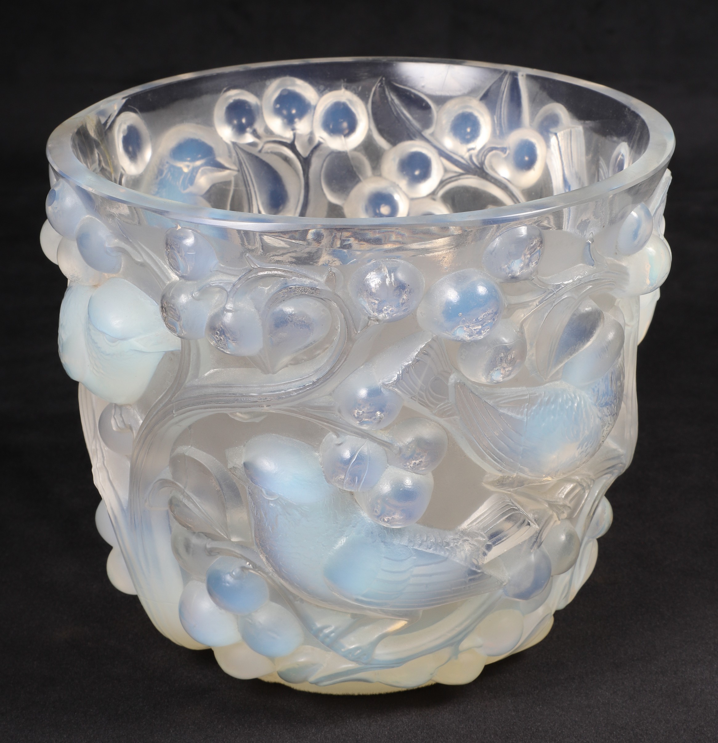 R Lalique opalescent Avalon  2e07b6