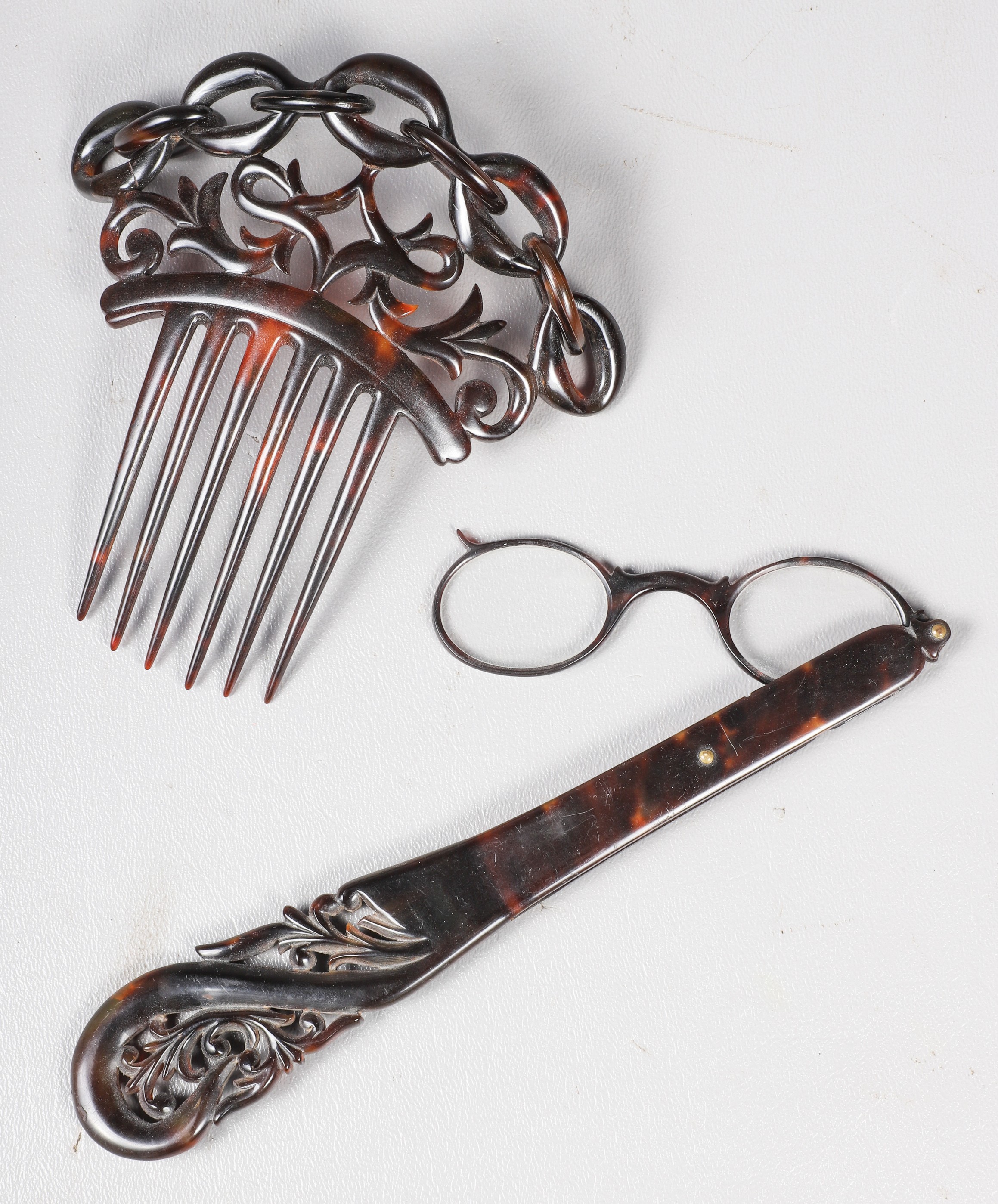 Faux tortoise hair comb and lorgnette 2e0856