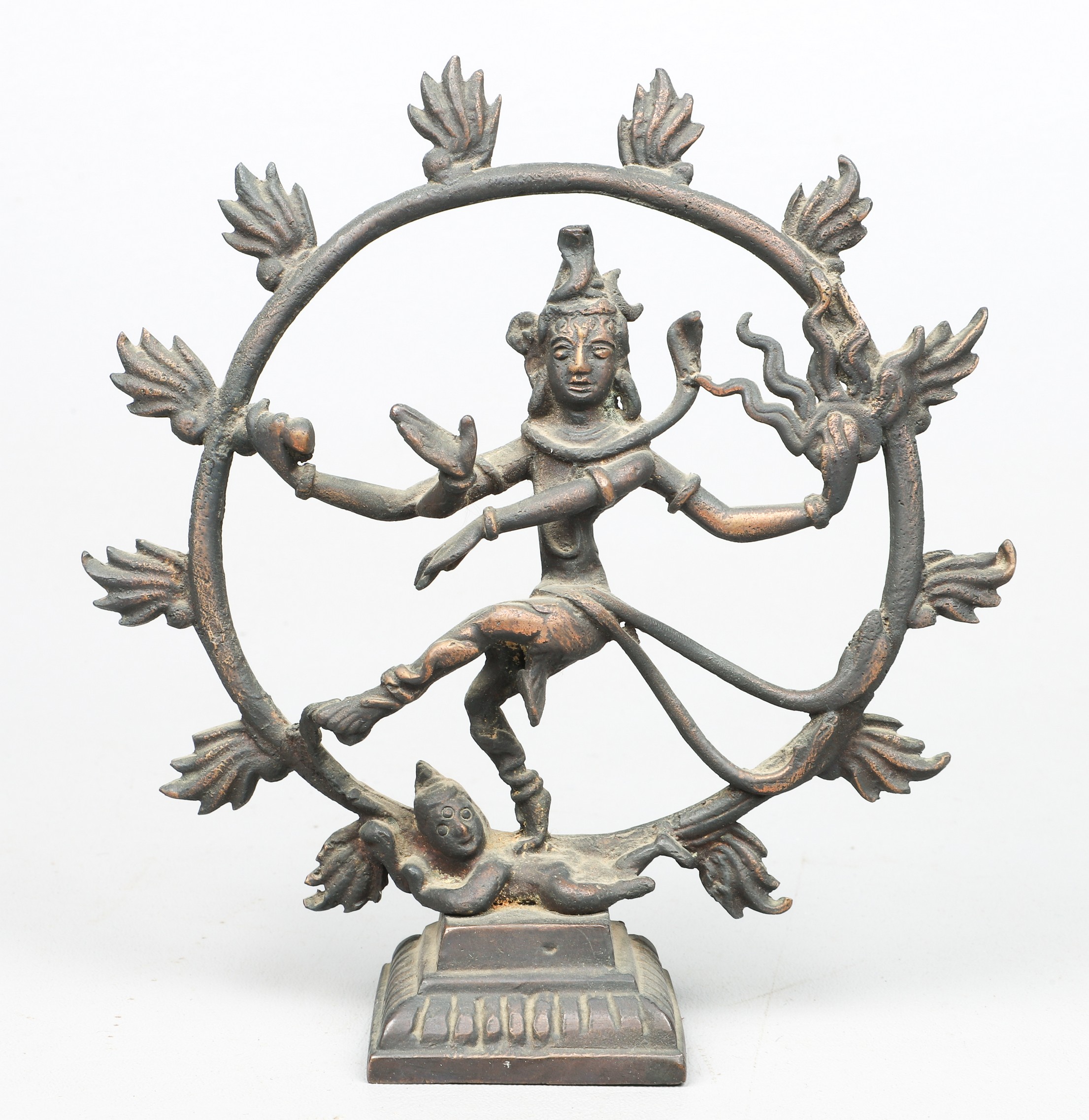 Indian bronze dancing Shiva figurine  2e08b9