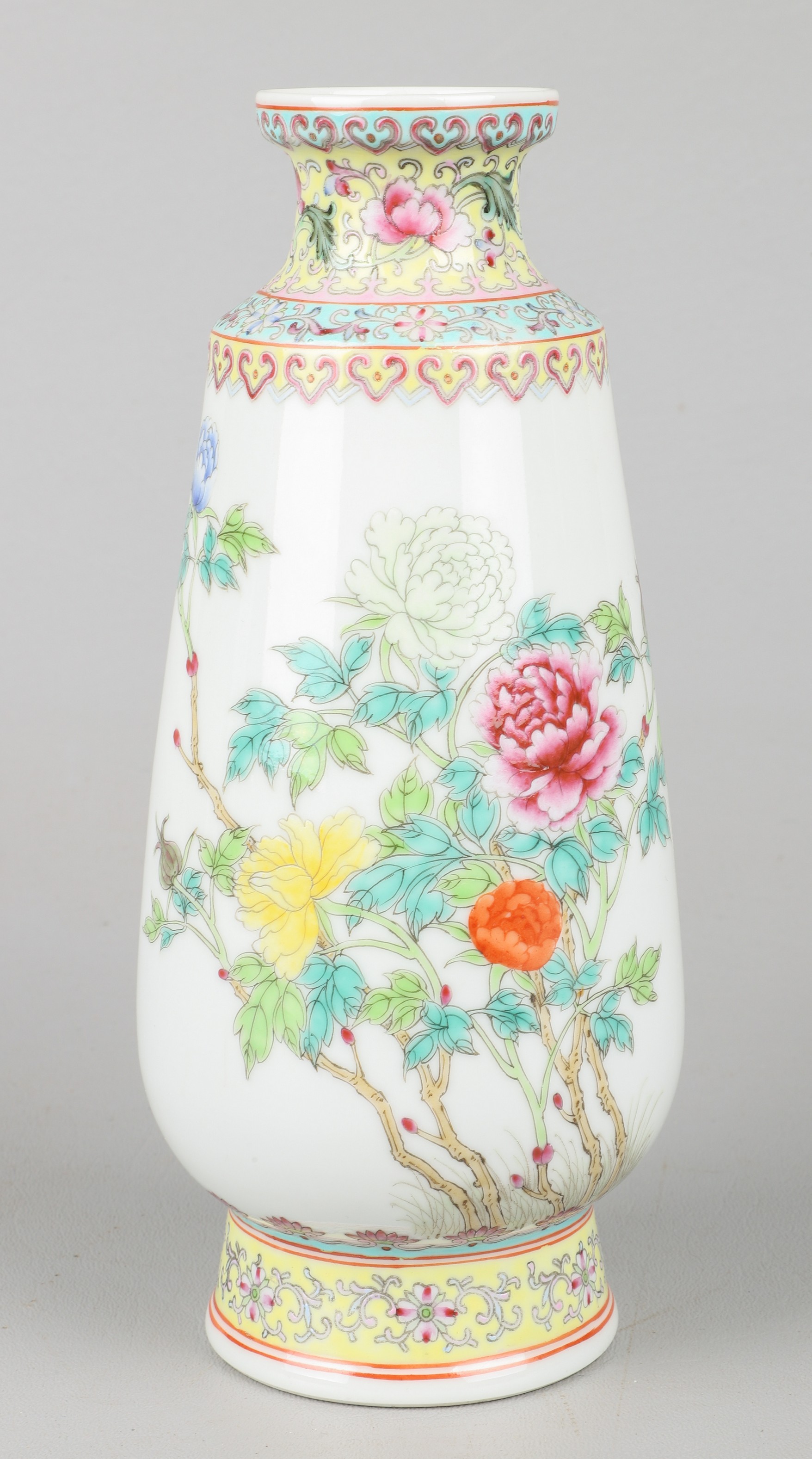 Chinese porcelain vase, floral