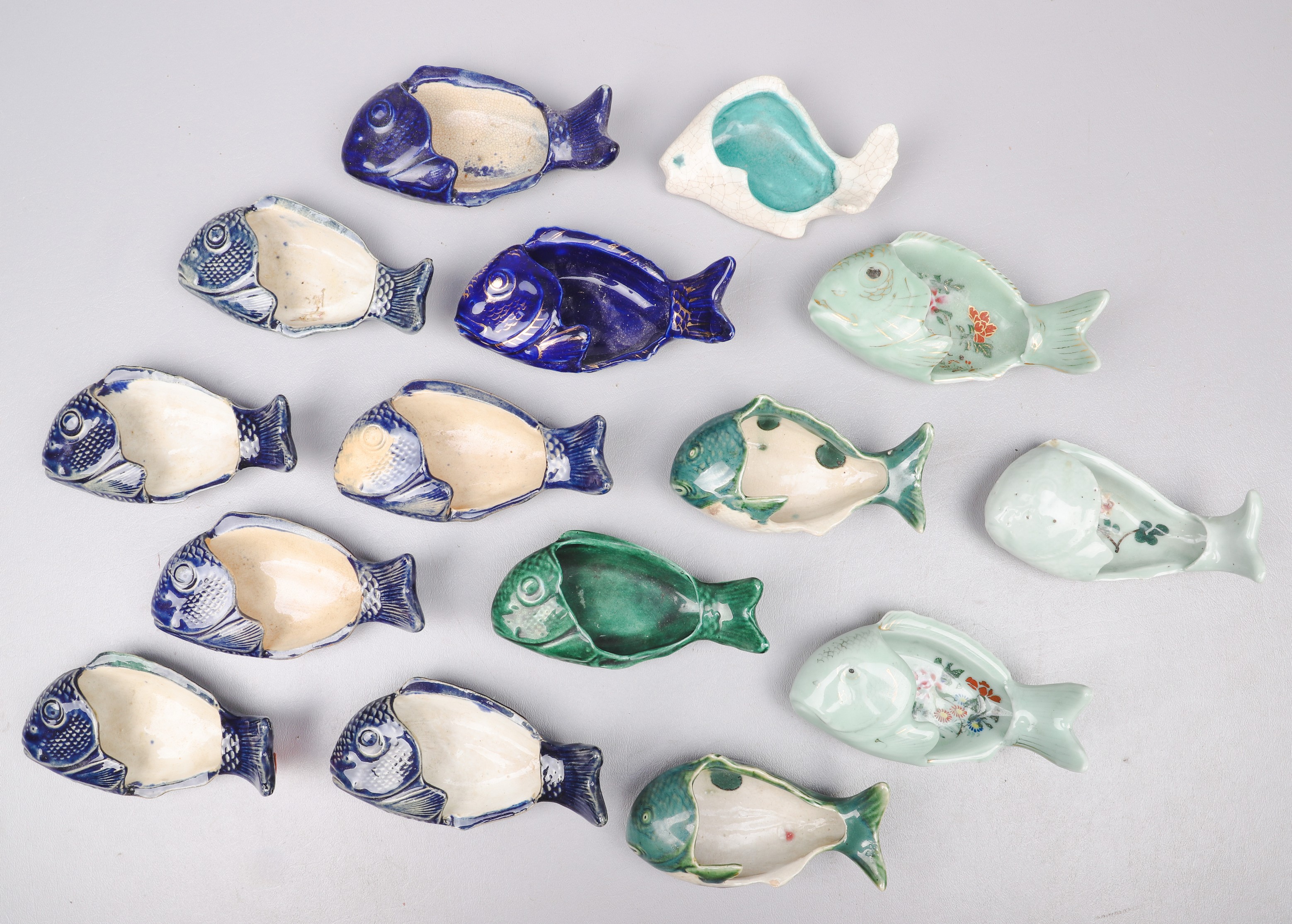 (15) Chinese porcelain fish form