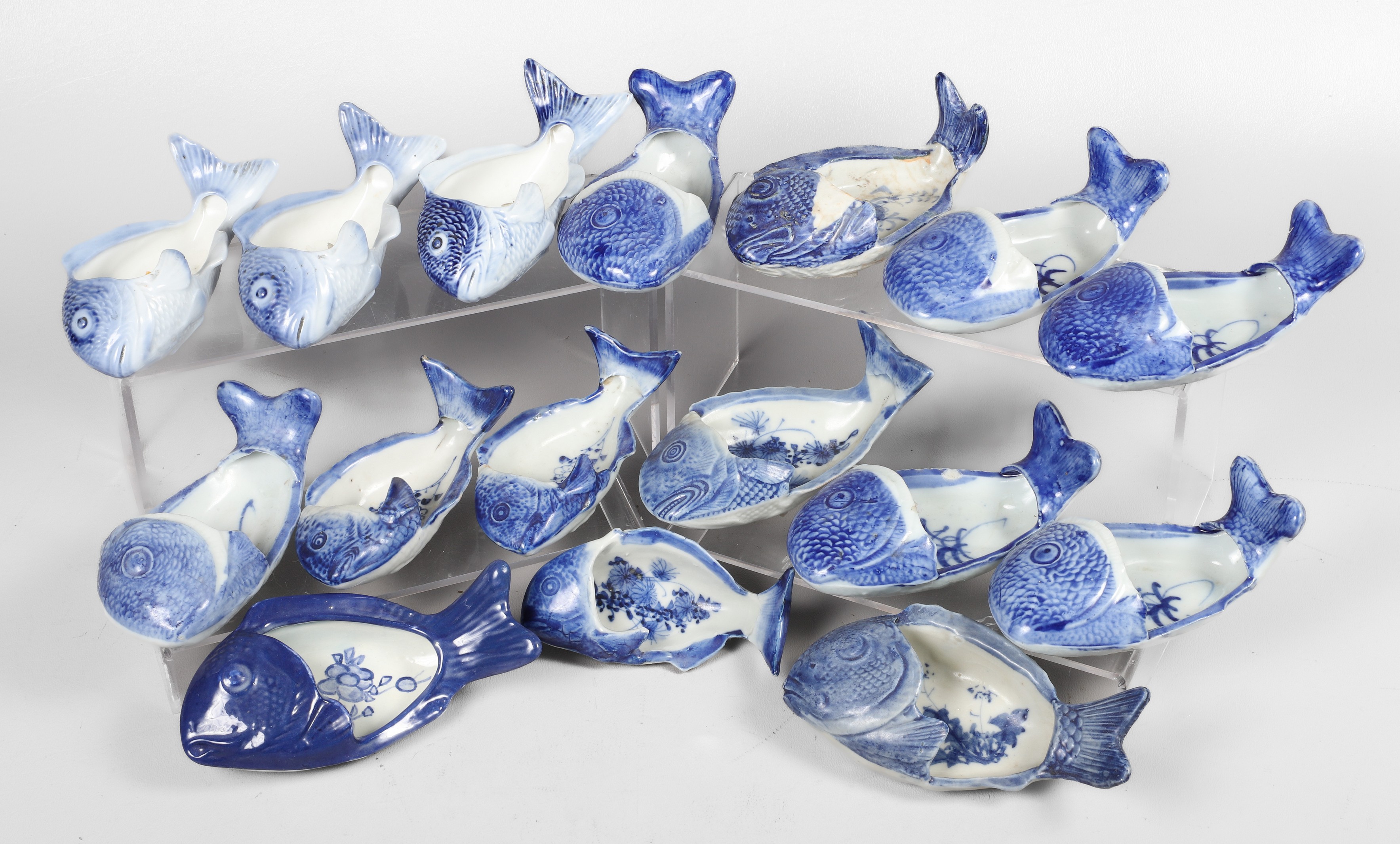 (16) Chinese porcelain fish form