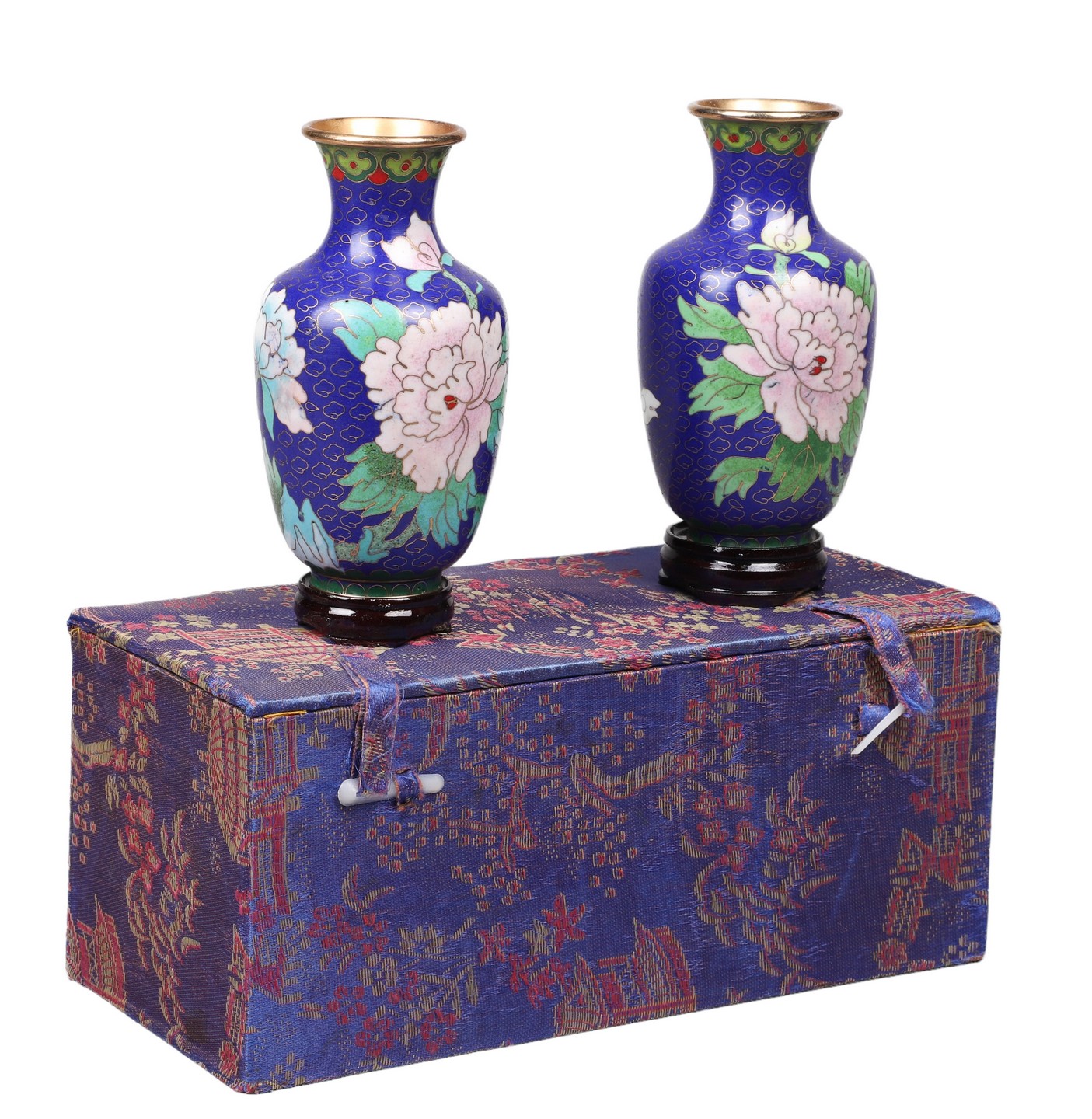 Pair of Chinese cloisonne vases  2e0a98