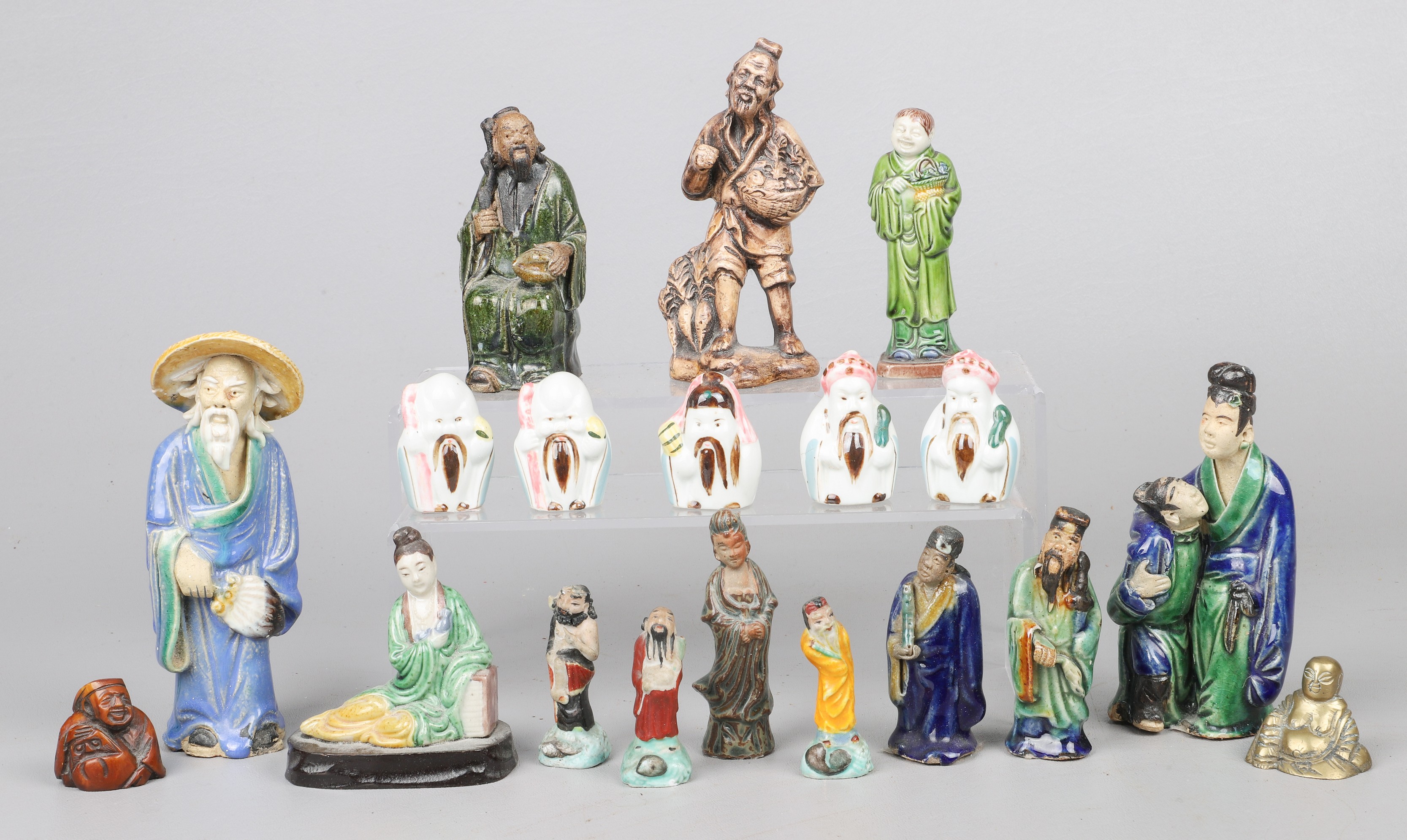  19 Chinese figurines including 2e0aa3