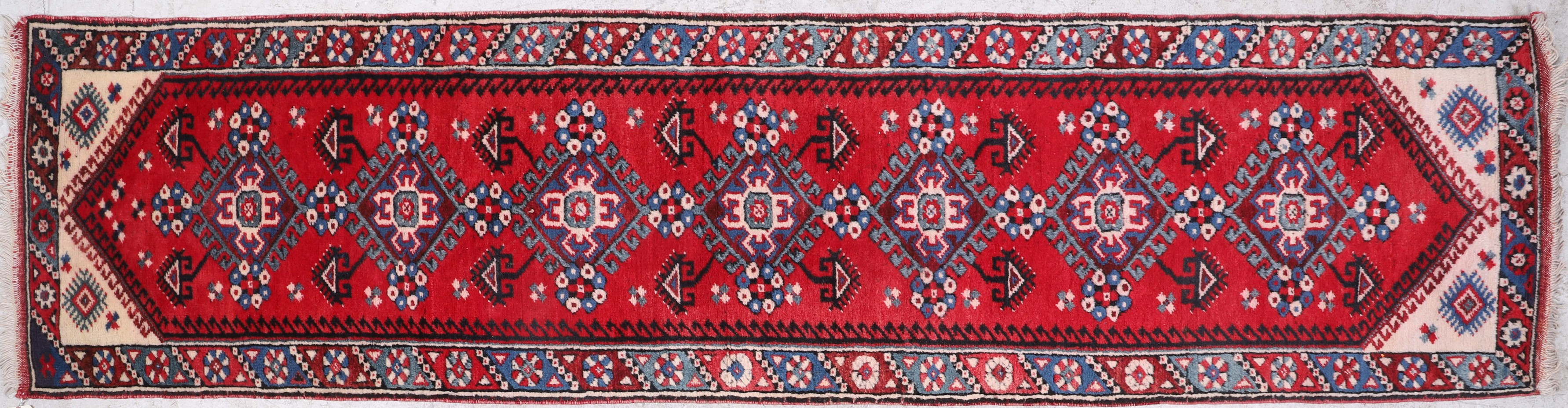 2'6" X 9'11" Turkish runner, some