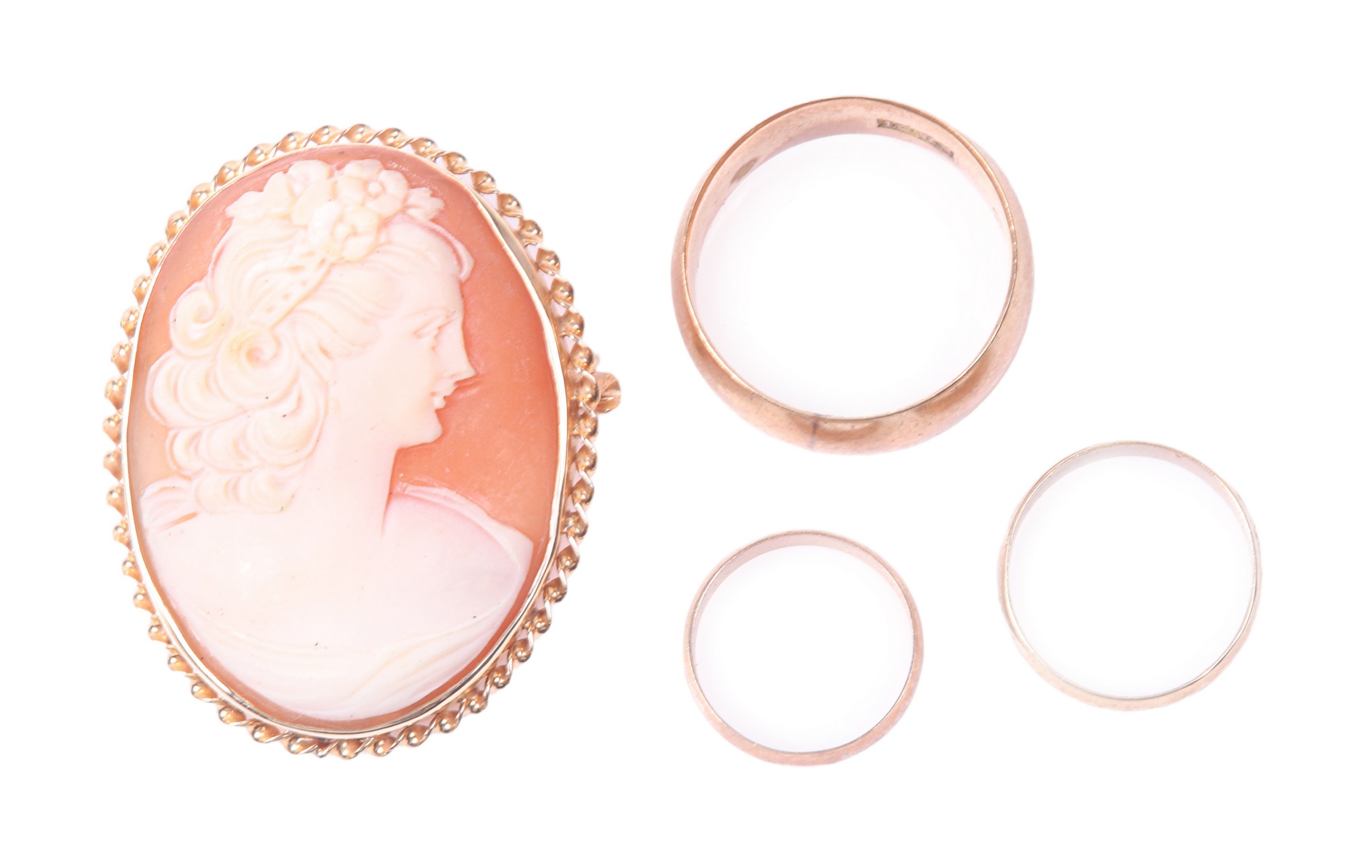 (4) Gold rings and cameo brooch