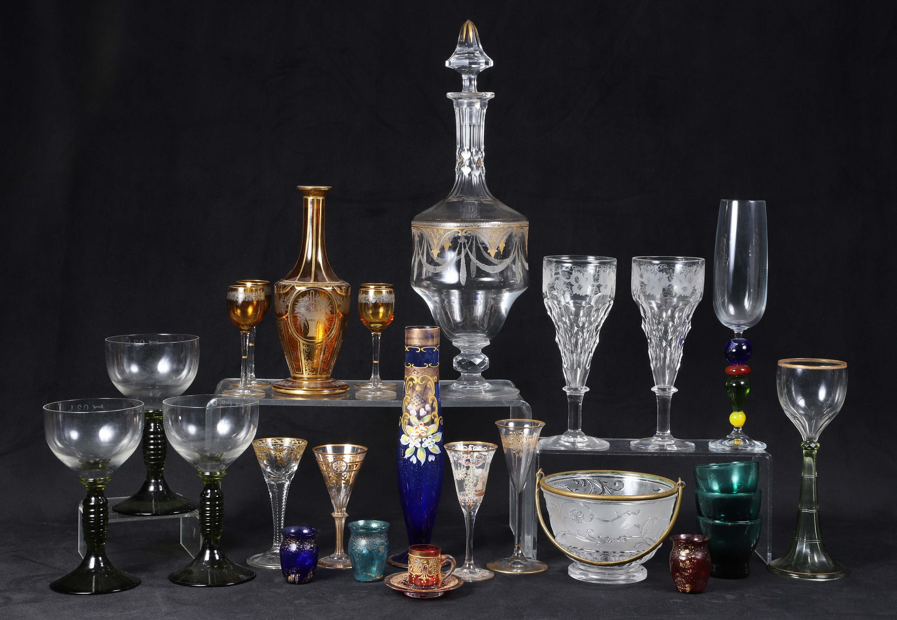 Glasses, decanters and vases to