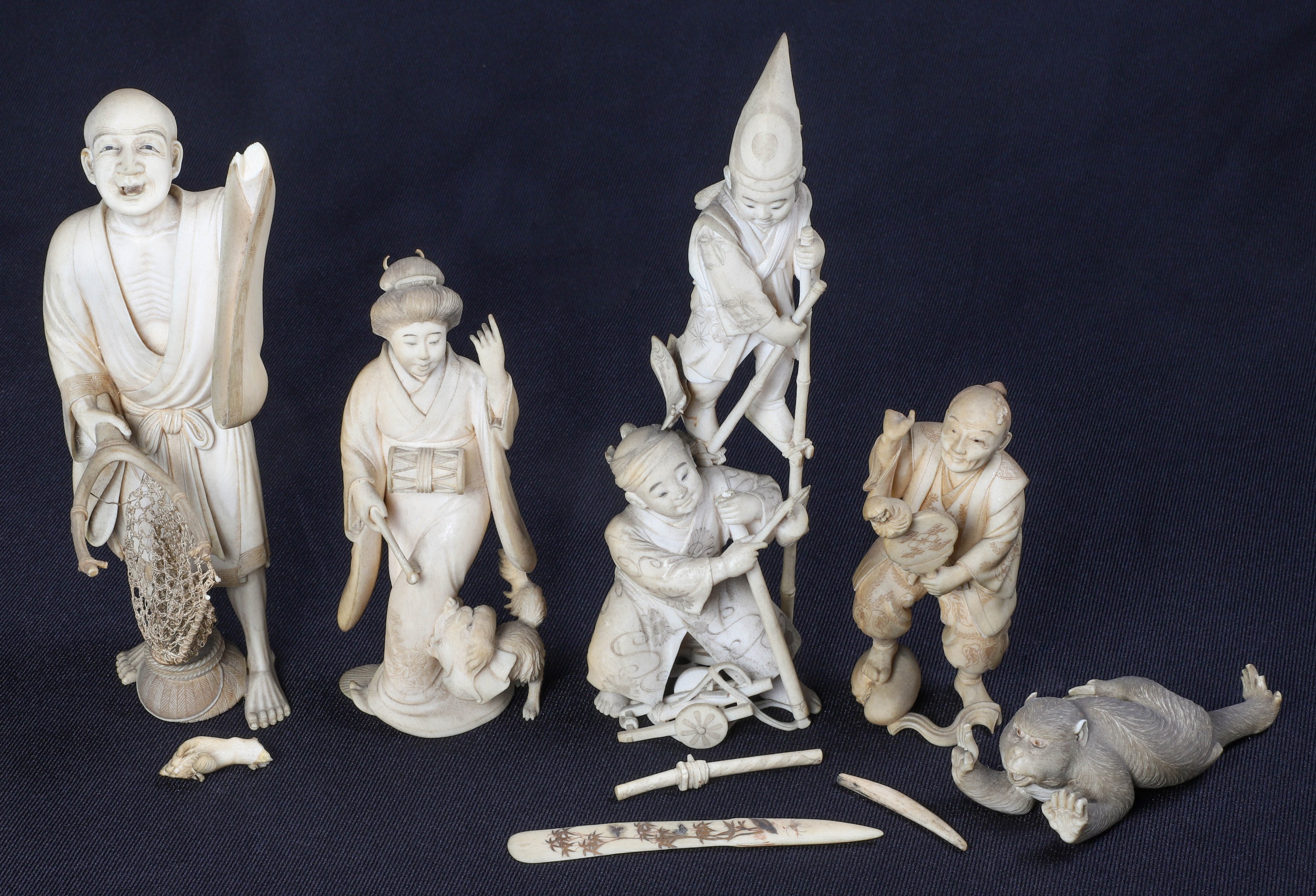 (5) Carved ivory figures with damage