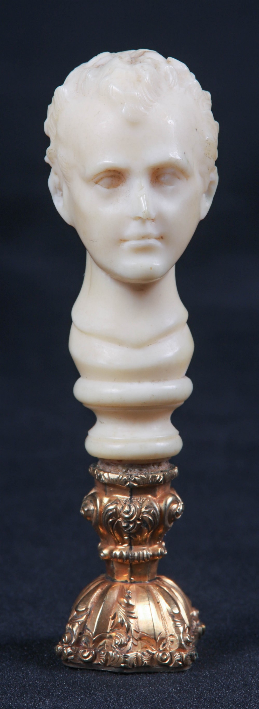 Continental carved ivory portrait 2e0d37