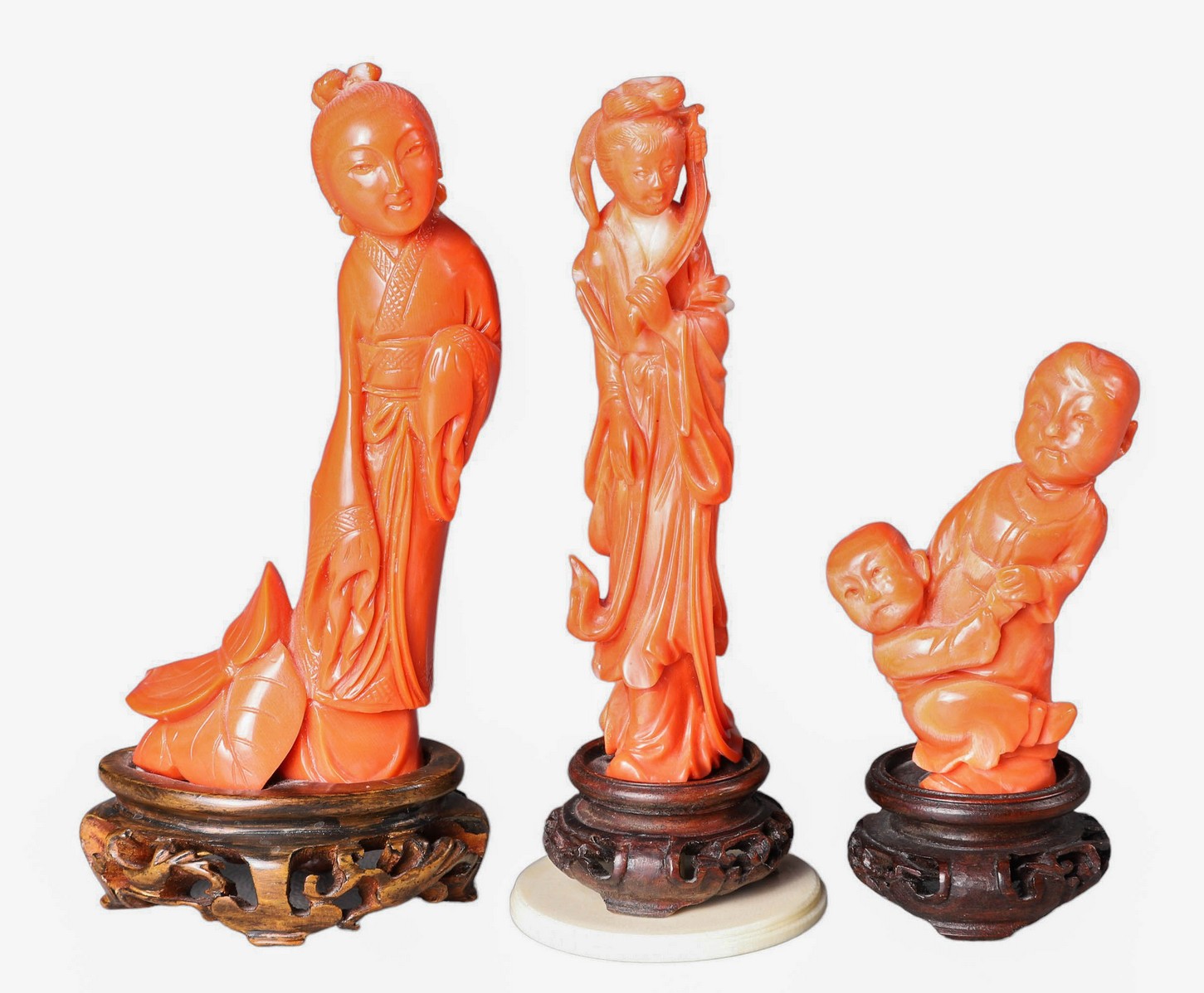  3 Chinese carved coral figures 2e0f65