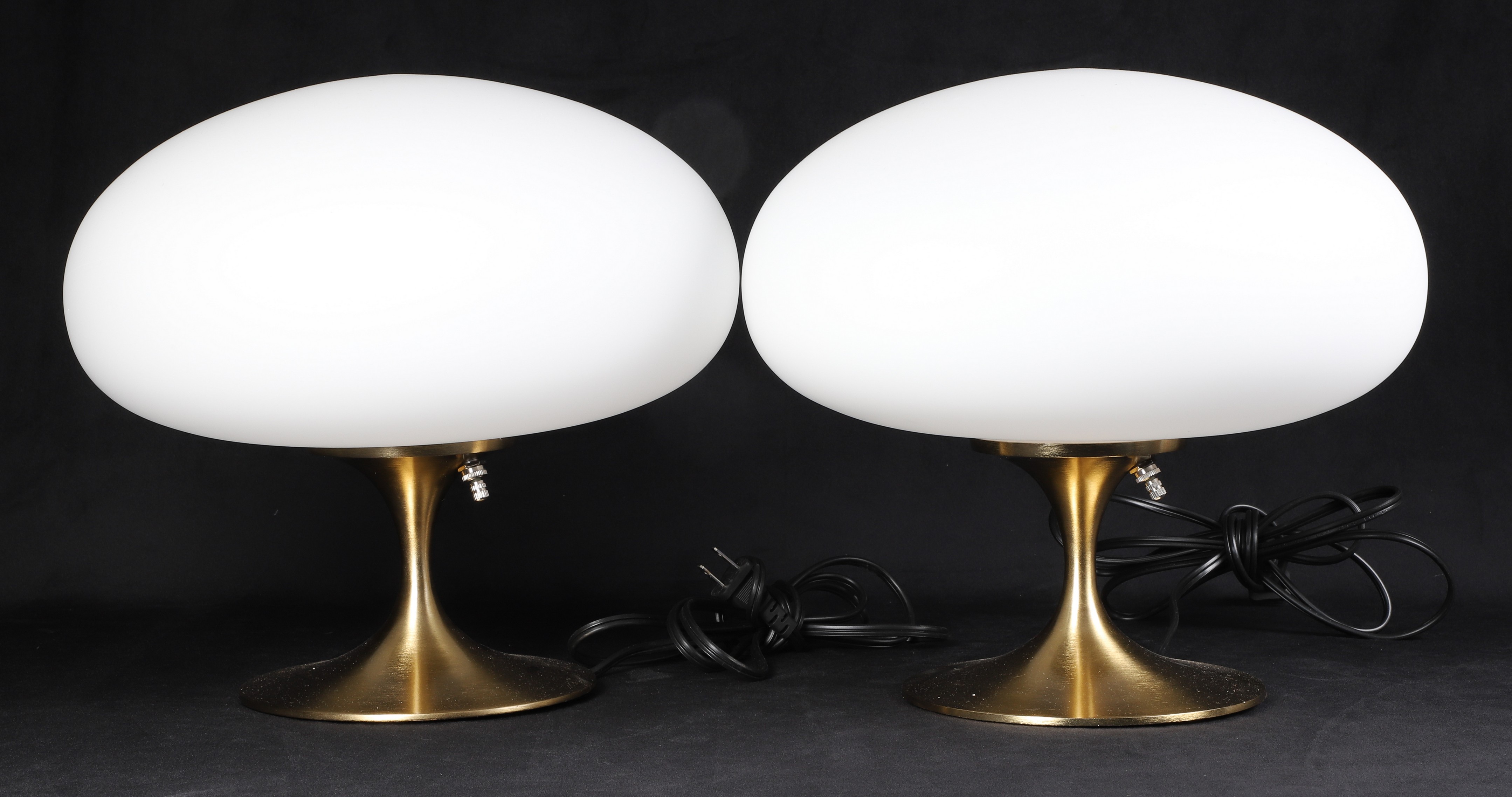 Bill Curry Laurel style lamp pair  2e102c