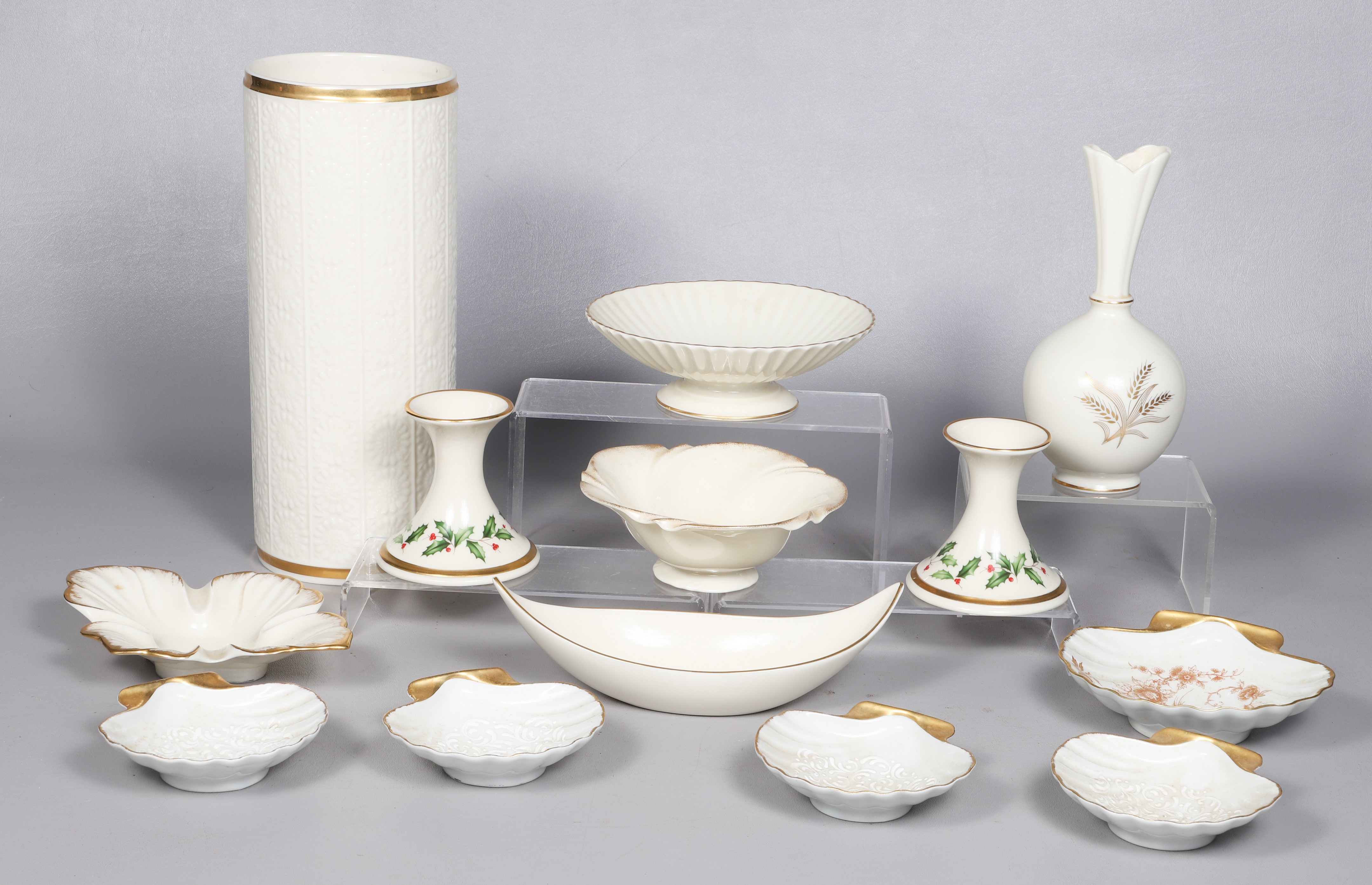 Lenox vases and table items to 2e1107