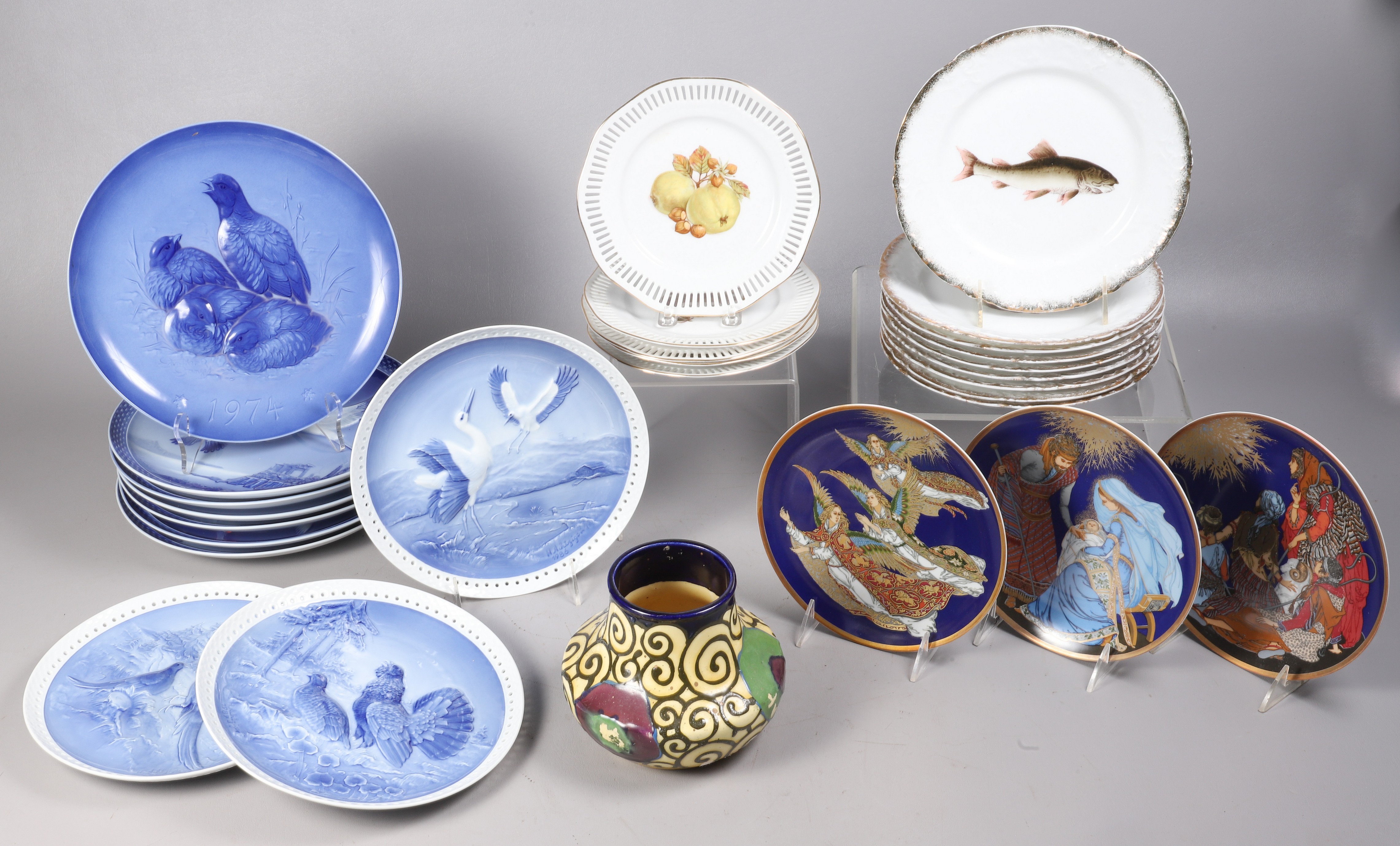 Assorted plates and collectors