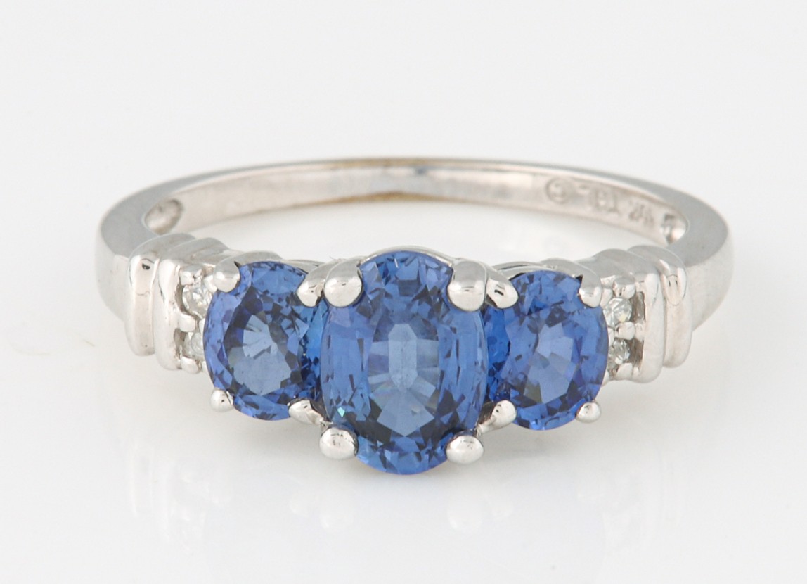 10K Sapphire and diamond ring  2e12ab