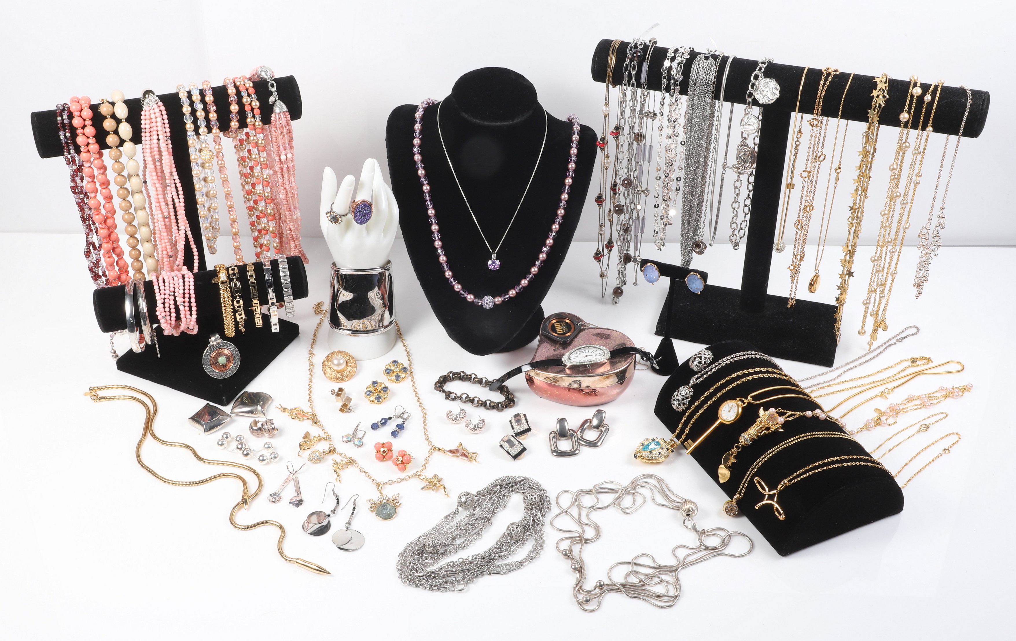 Costume jewelry grouping to include 2e12bd