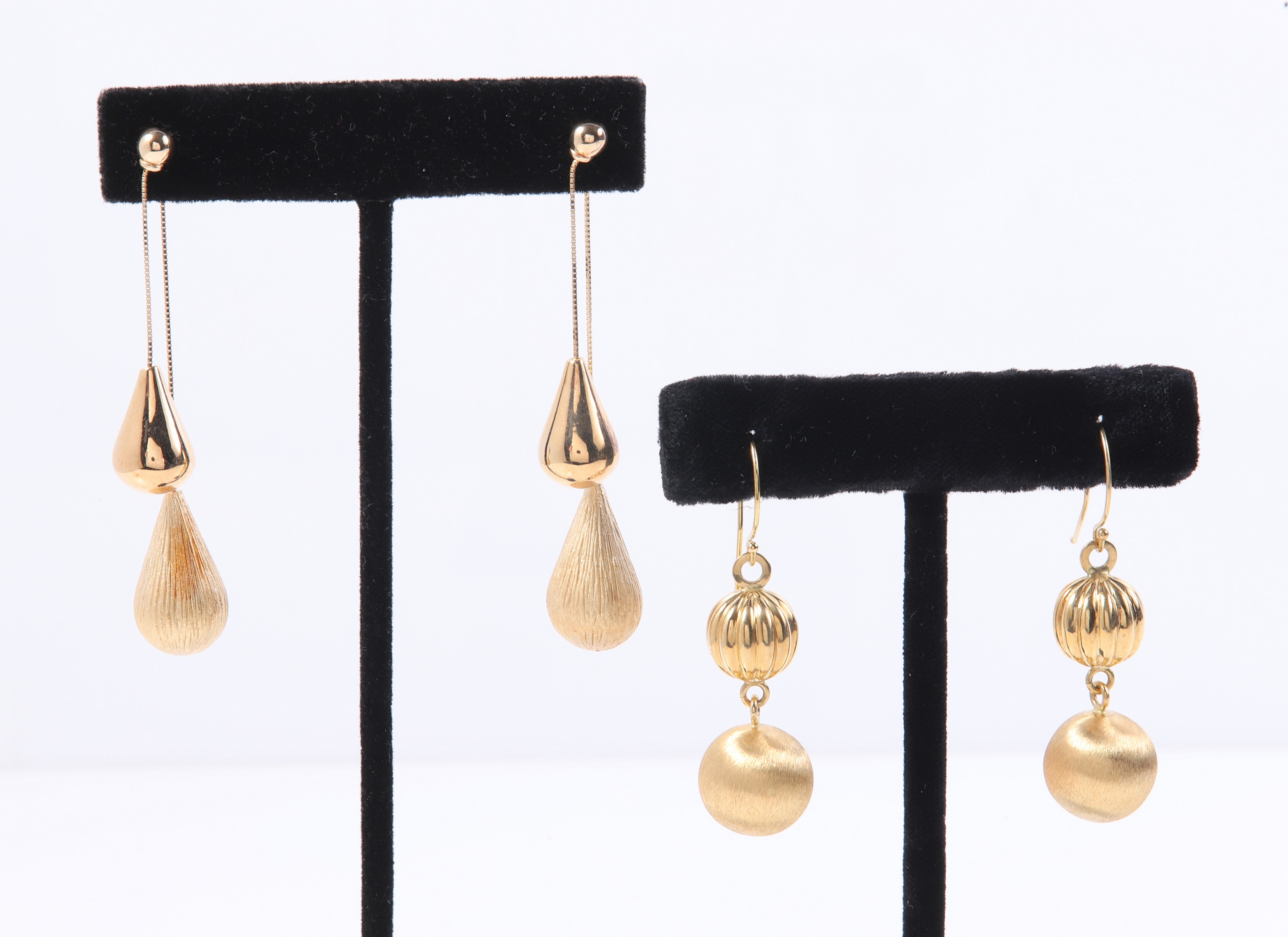  2 Pair 18K yellow gold earrings  2e12fa