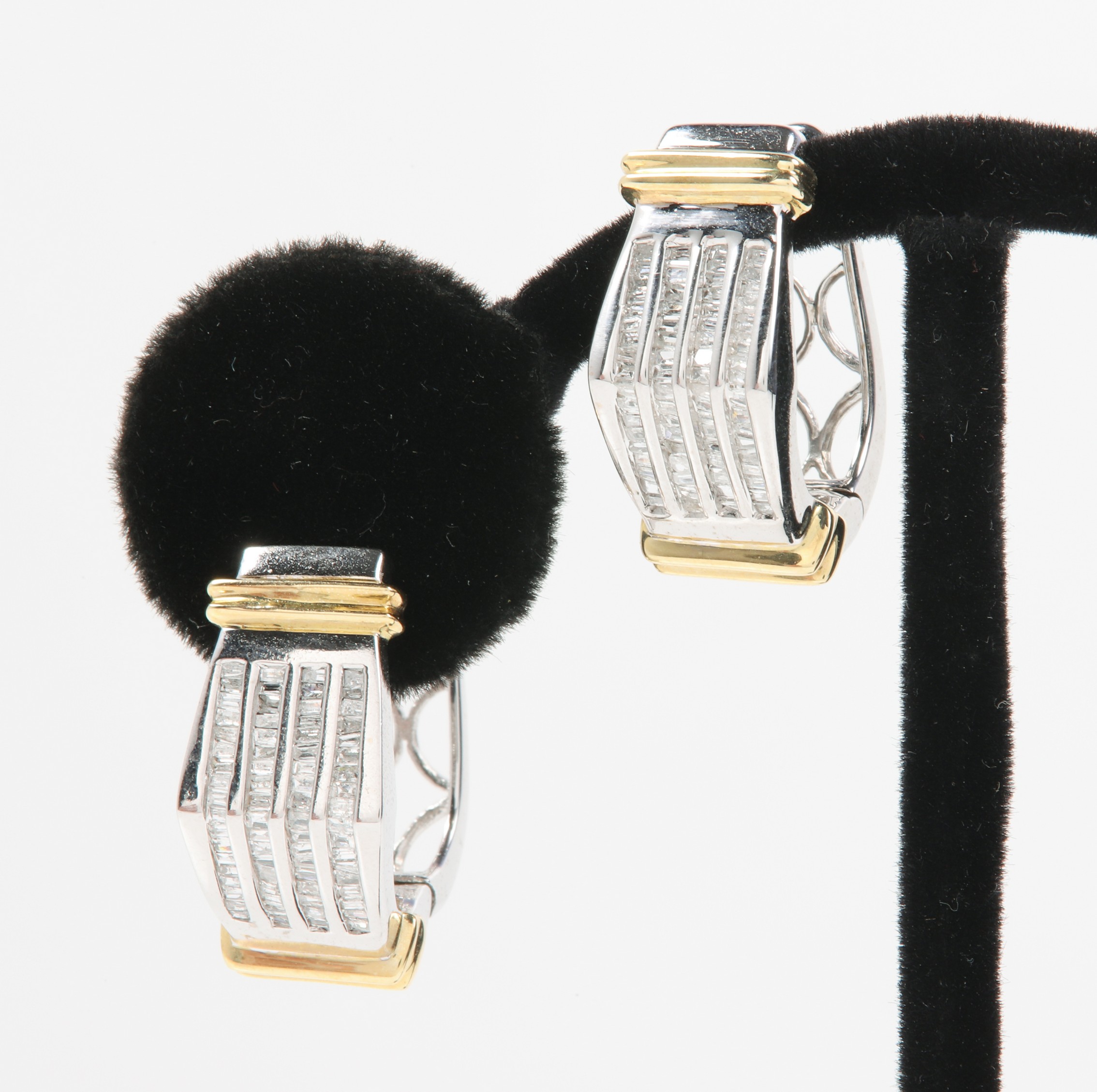 14K and diamond hoop earrings  2e1300