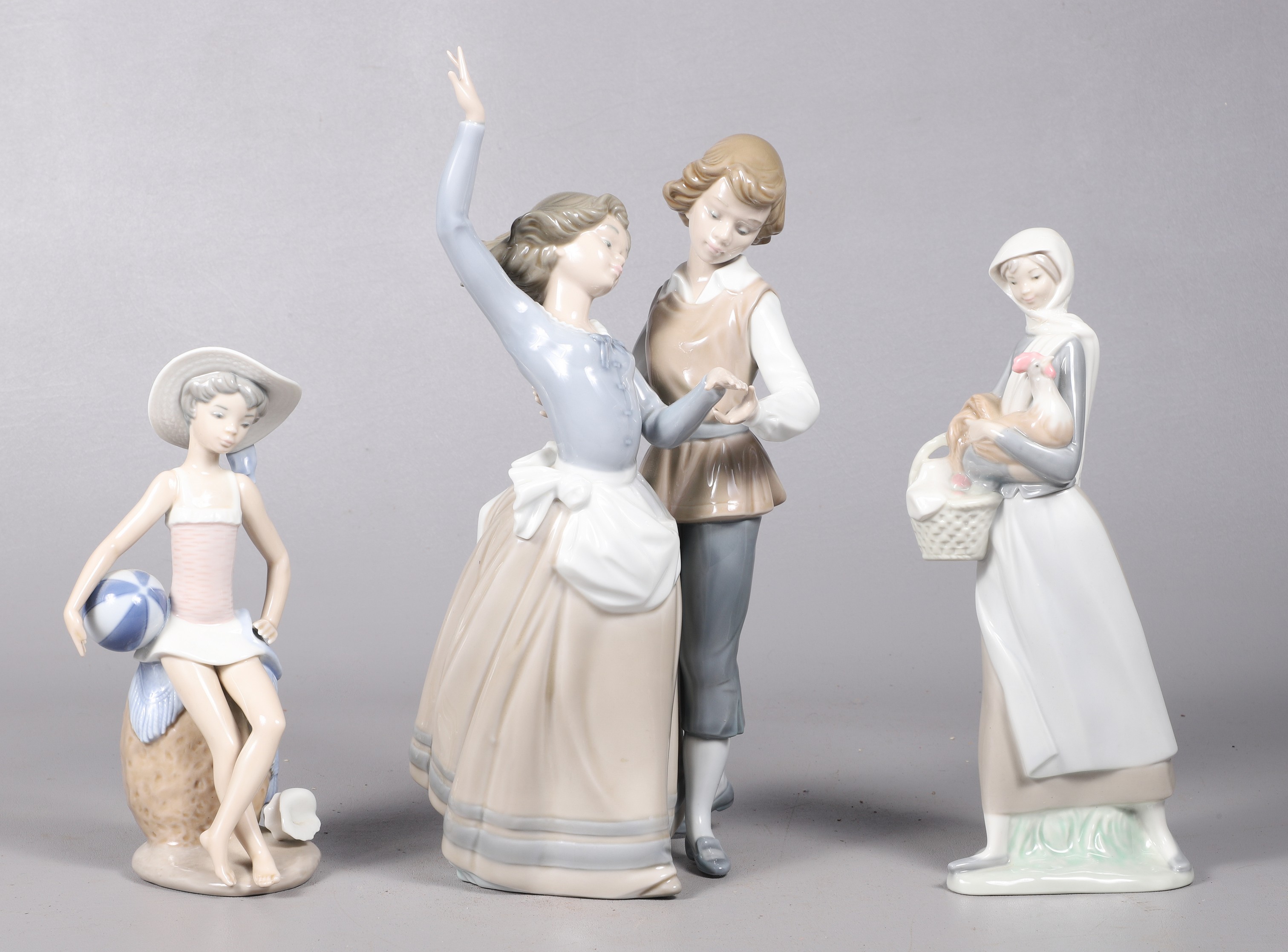  3 Porcelain Lladro figures to 2e1357