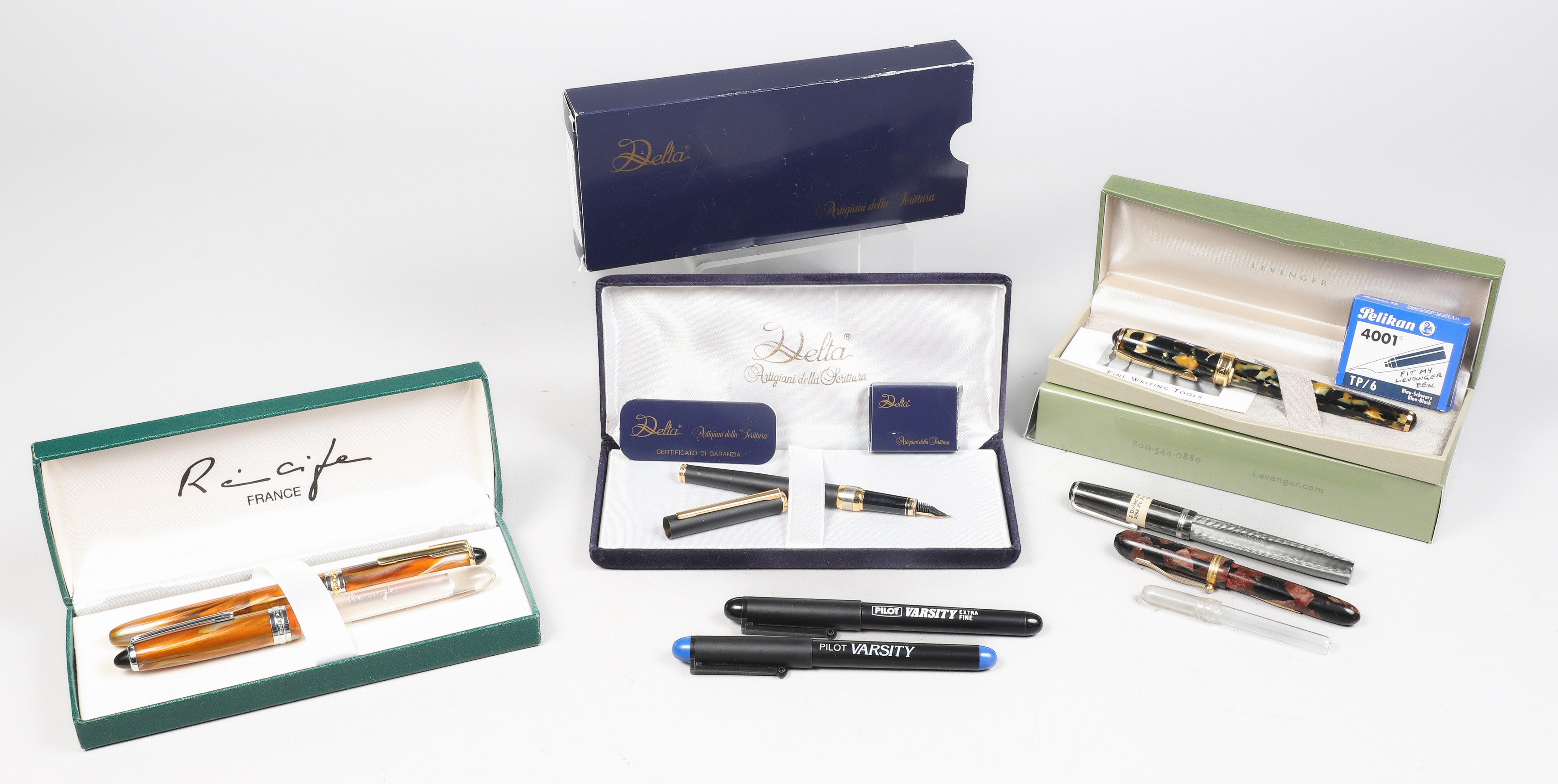  8 Fountain pens including 2  2e13b6