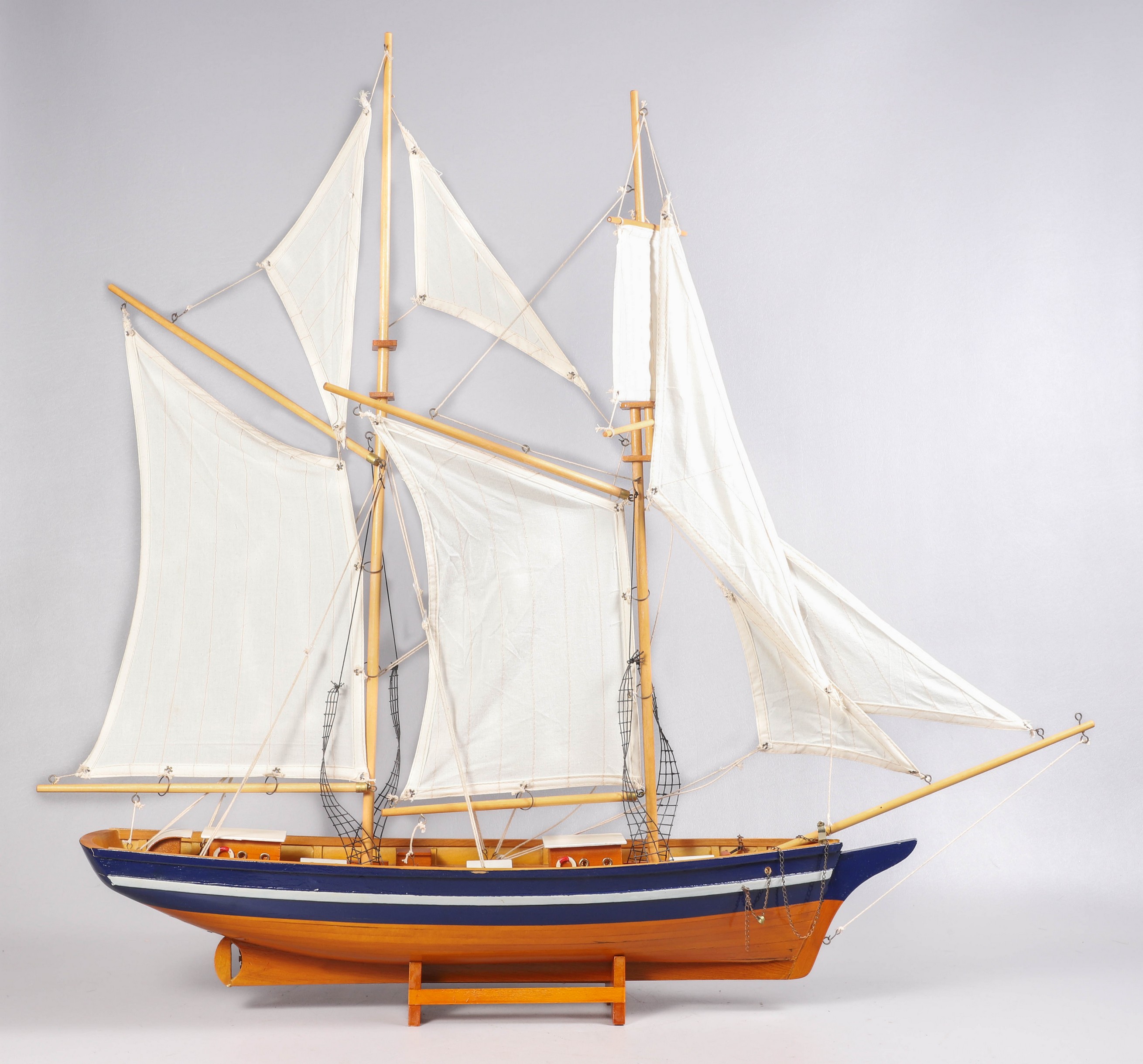 Wood sailing ship model, muslin sails,