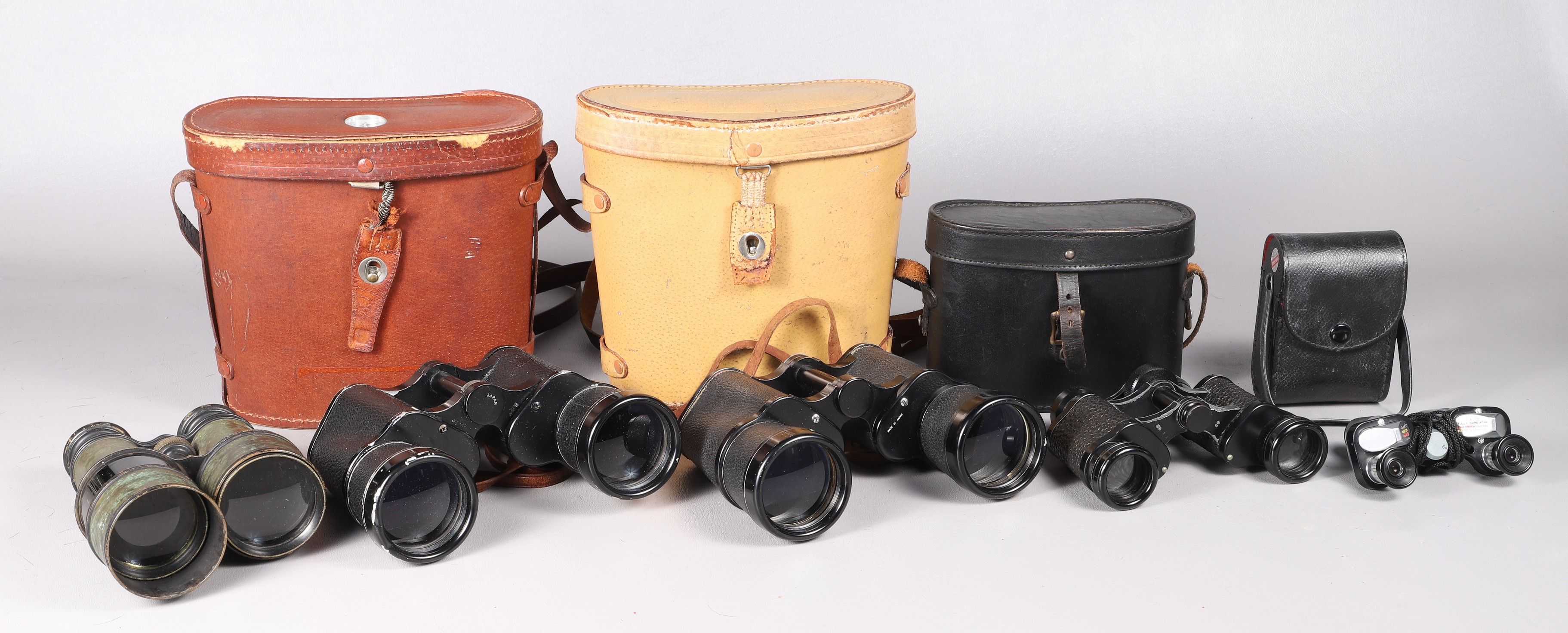 (5) Pair of binoculars, c/o Binolux