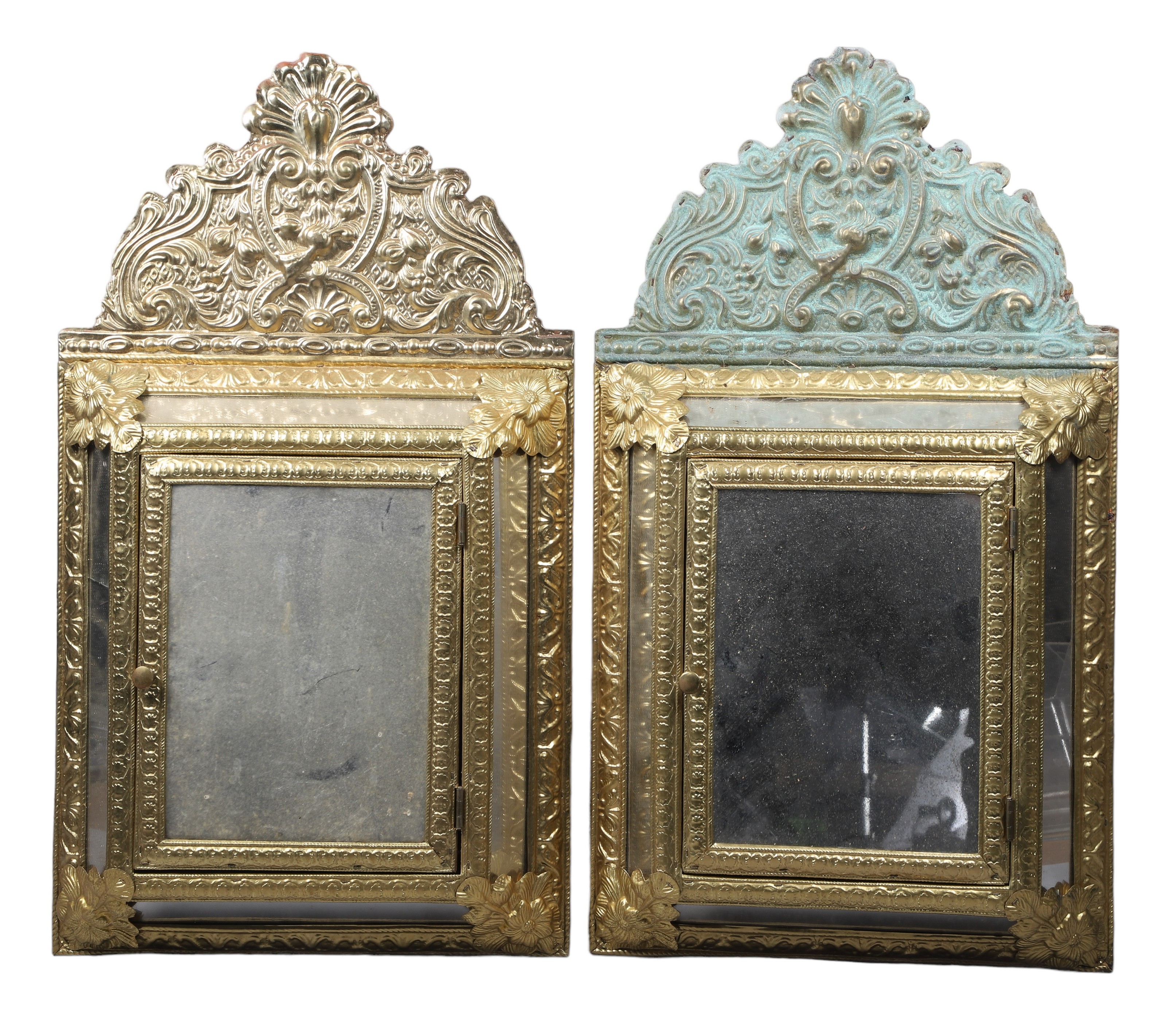  2 Embossed mirrored wall cabinets  2e13da