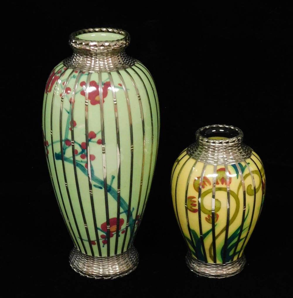 ASIAN TWO JAPANESE PORCELAIN VASES 2def3c