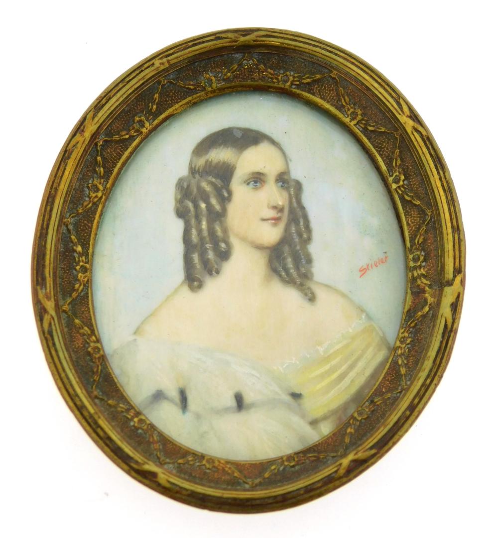 MINIATURE: WOMAN, OVAL SUPPORT, BROWN