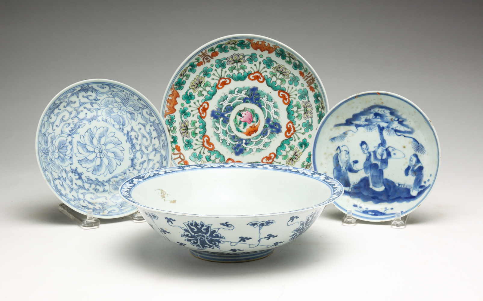 FOUR CHINESE PORCELAIN BOWLS Probably 2df902