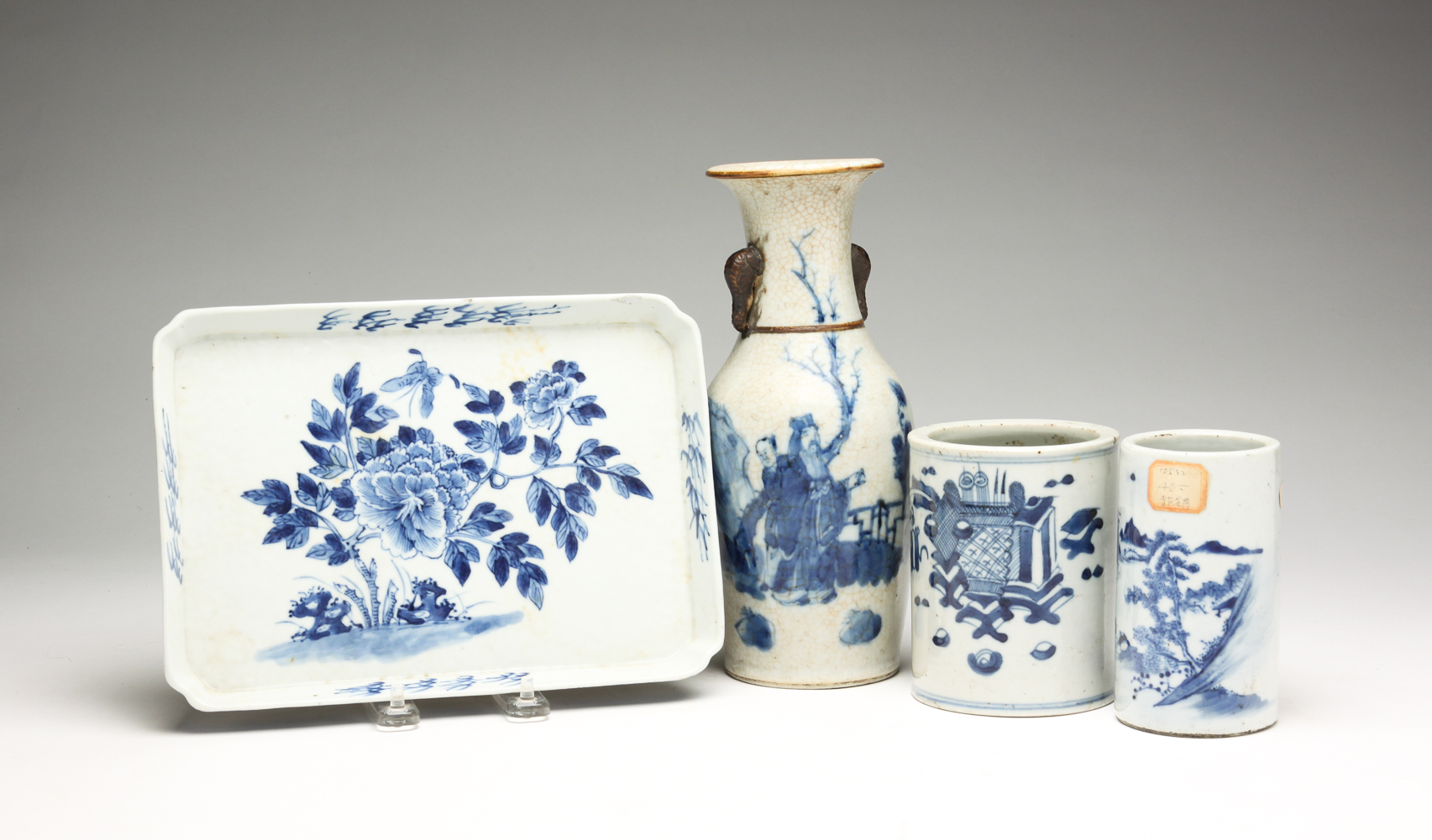 FOUR PIECES OF CHINESE PORCELAIN  2df906
