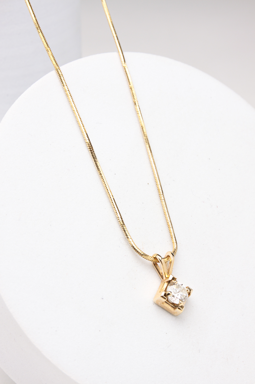 VINTAGE DIAMOND SOLITAIRE PENDANT  2df943