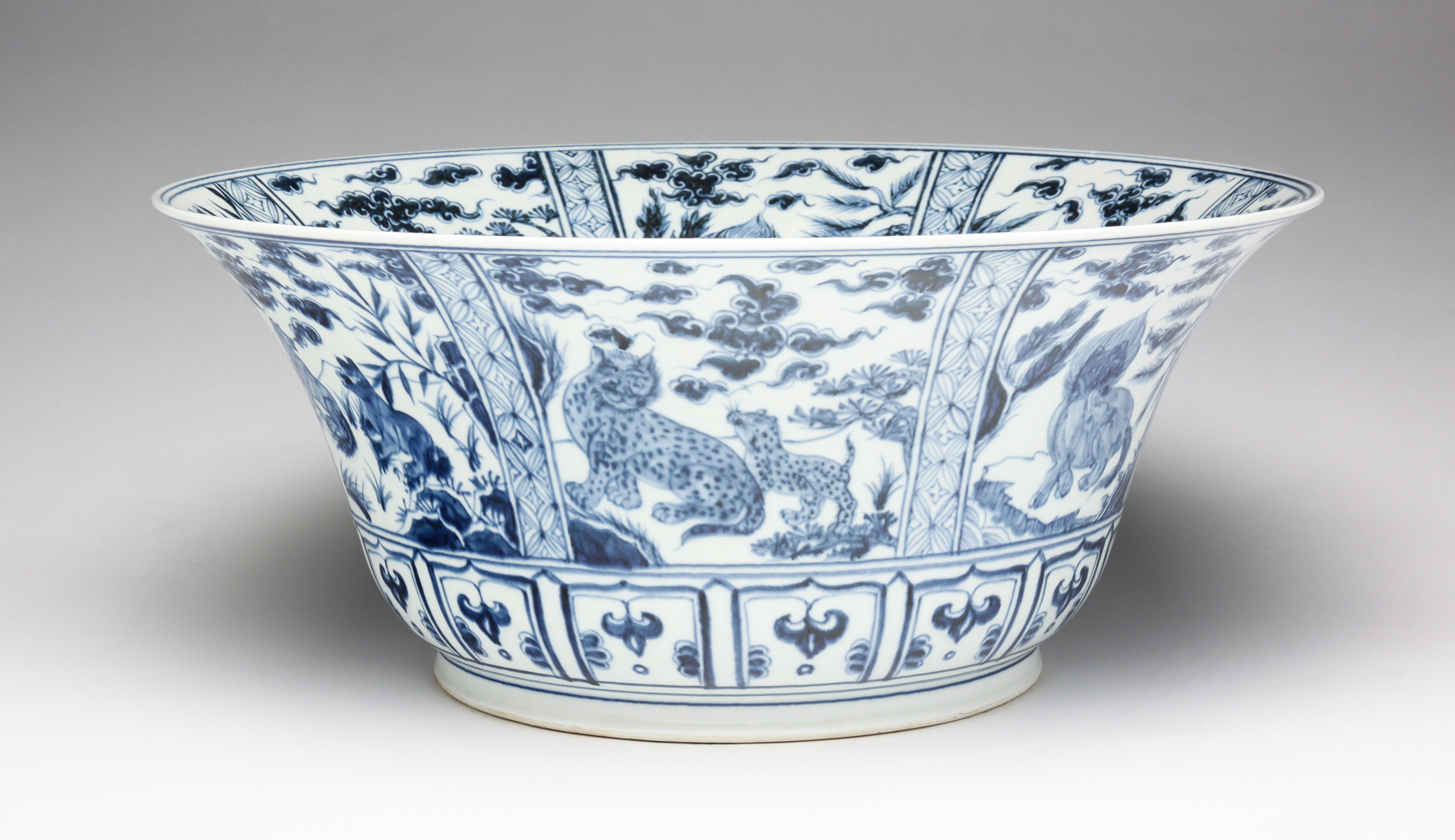 CHINESE DECORATED PORCELAIN BOWL  2df965