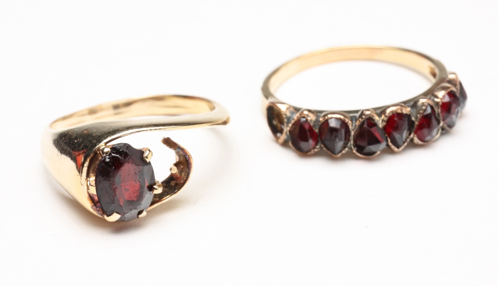 TWO VINTAGE GOLD GARNET RINGS.