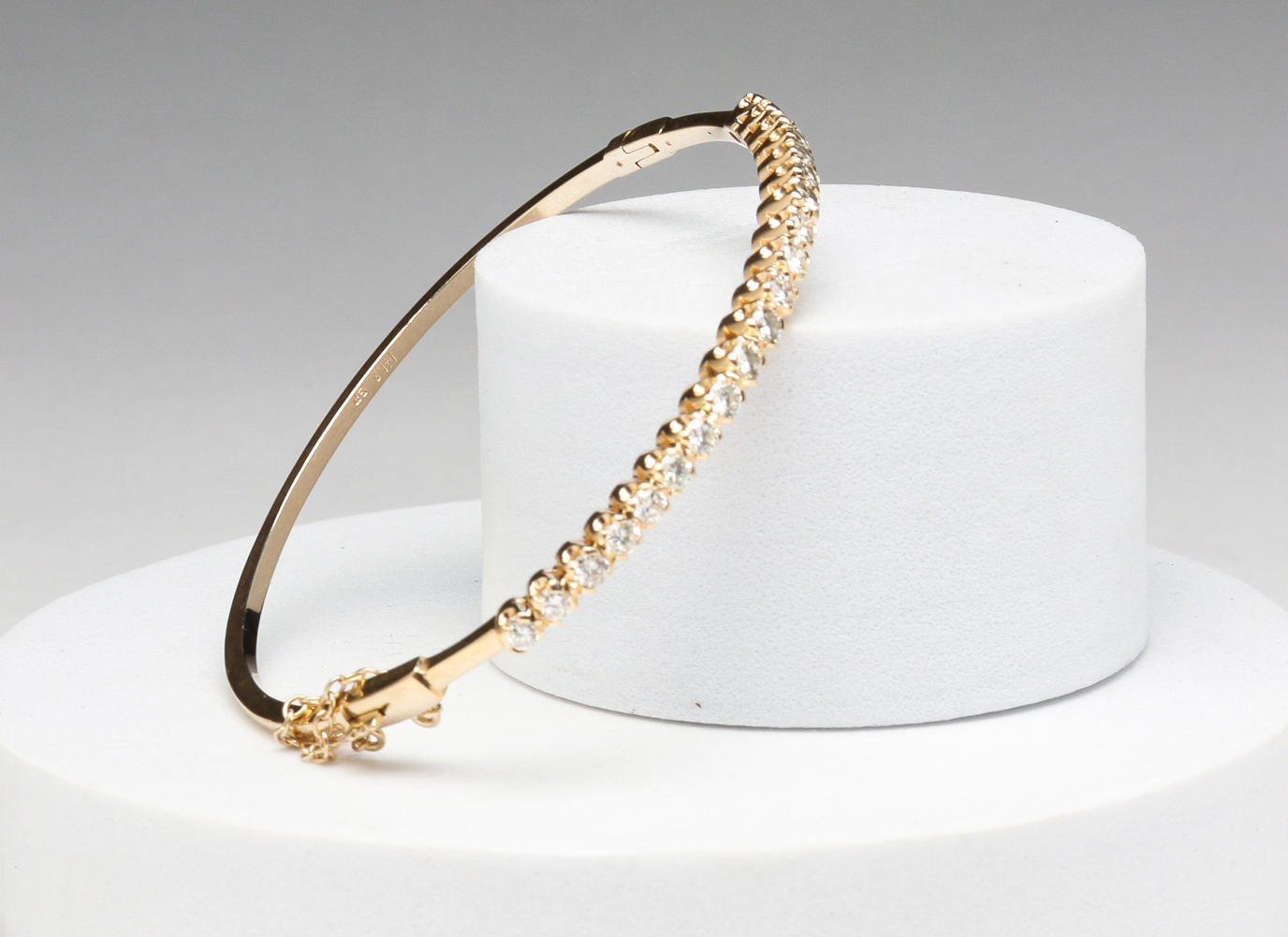 14 KARAT SLENDER DIAMOND BANGLE