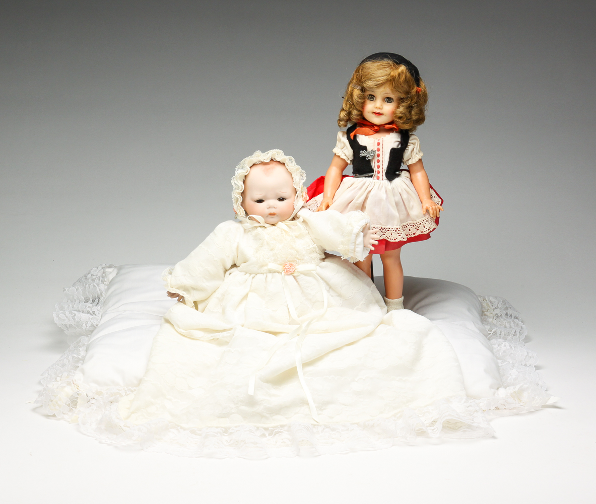 TWO AMERICAN DOLLS Twentieth century  2df9bc