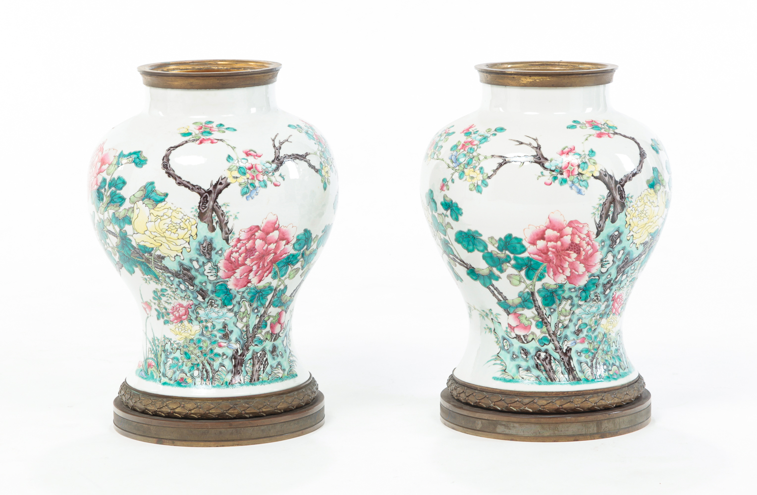 PAIR OF CHINESE EXPORT OIL LAMP