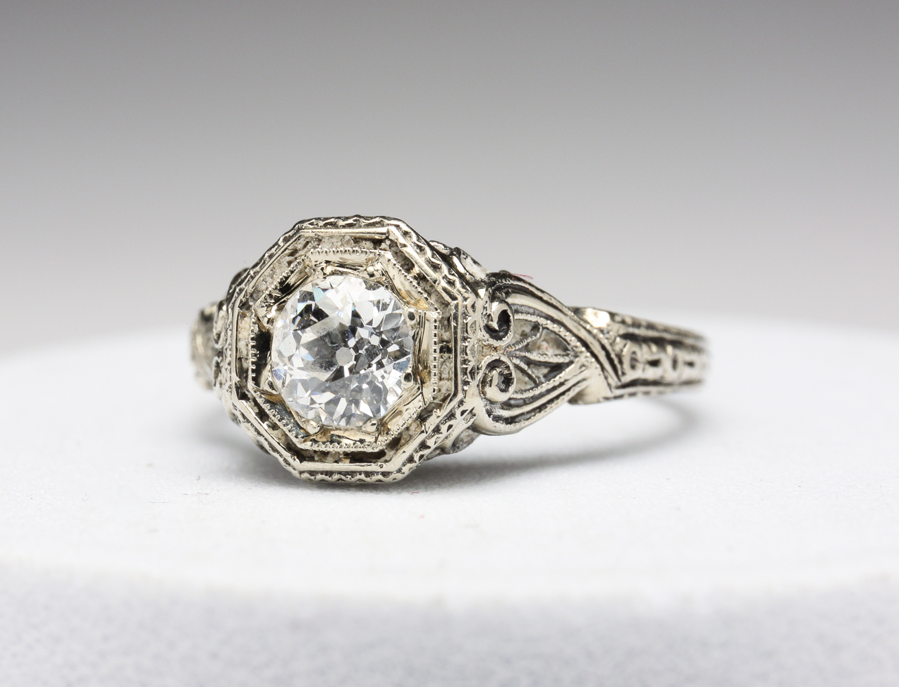 18 KARAT WHITE GOLD DIAMOND FILIGREE