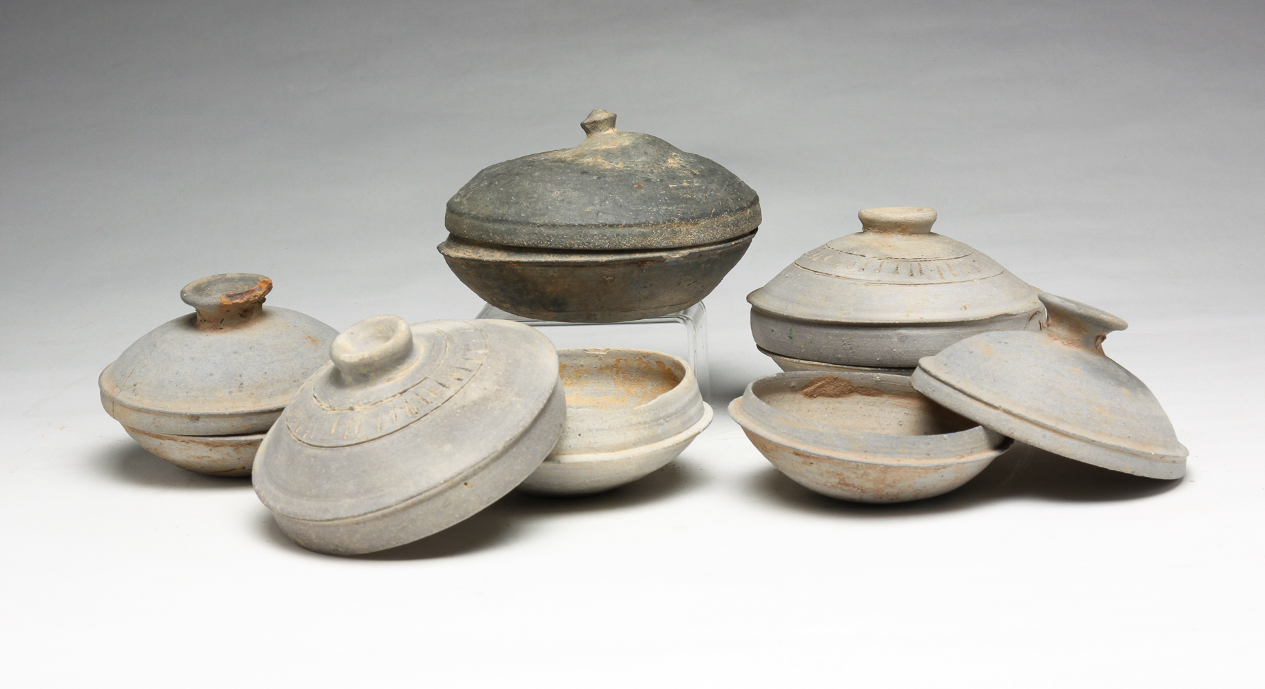 FIVE KOREAN SILLA POTTERY COVERED