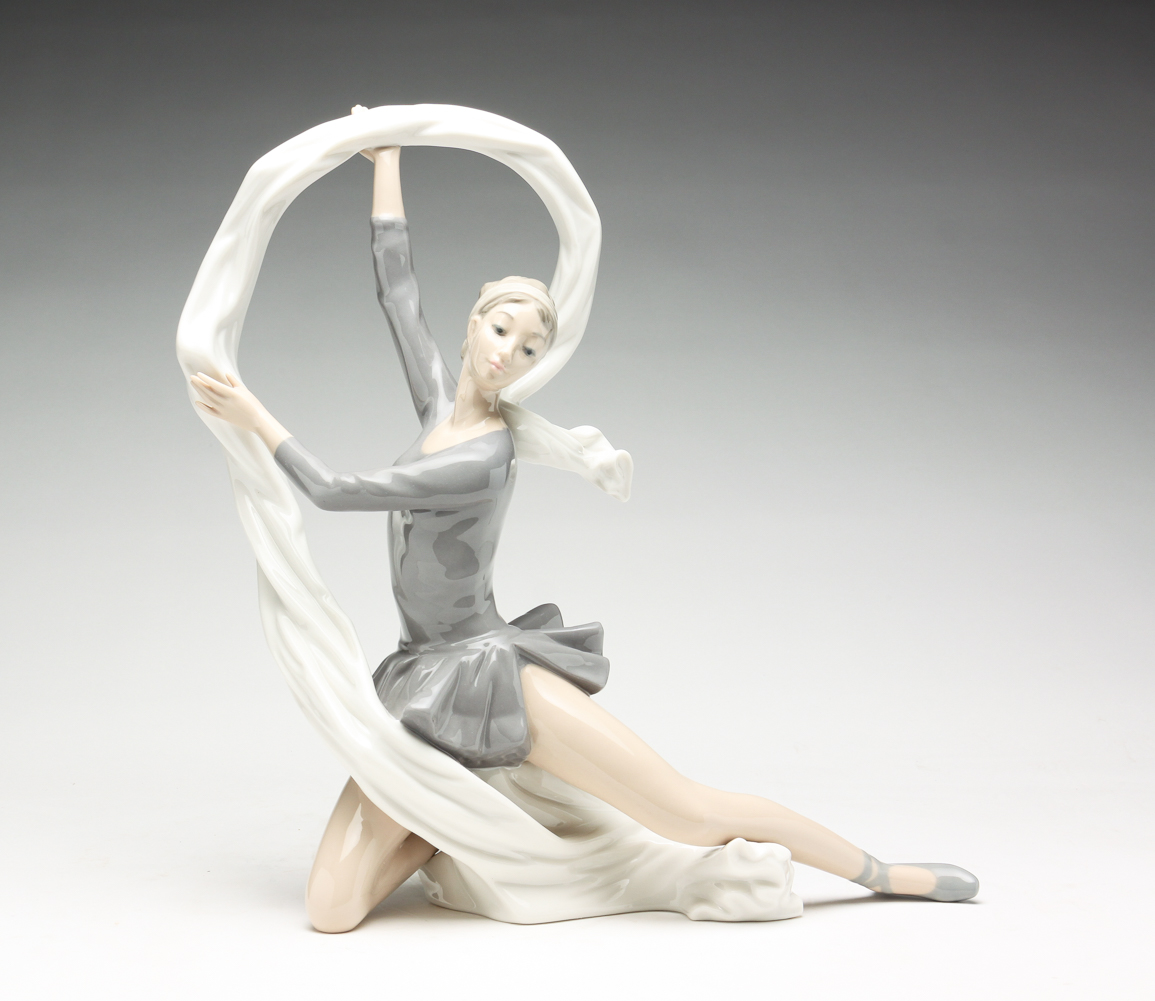NAO BY LLADRO DANCER WITH VEIL