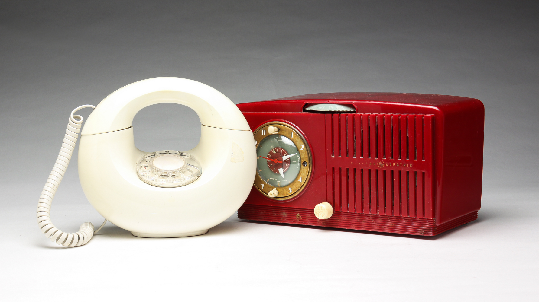 DONUT PHONE AND CLOCK RADIO. Second