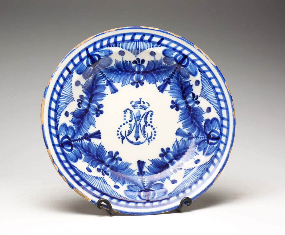 EUROPEAN FAIENCE CHARGER Attributed 2dfabc