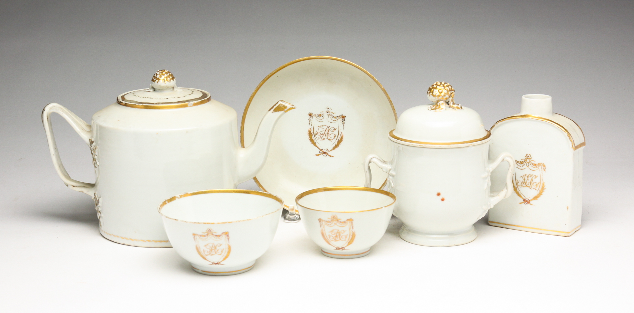 CHINESE EXPORT TEA SET. Early 19th