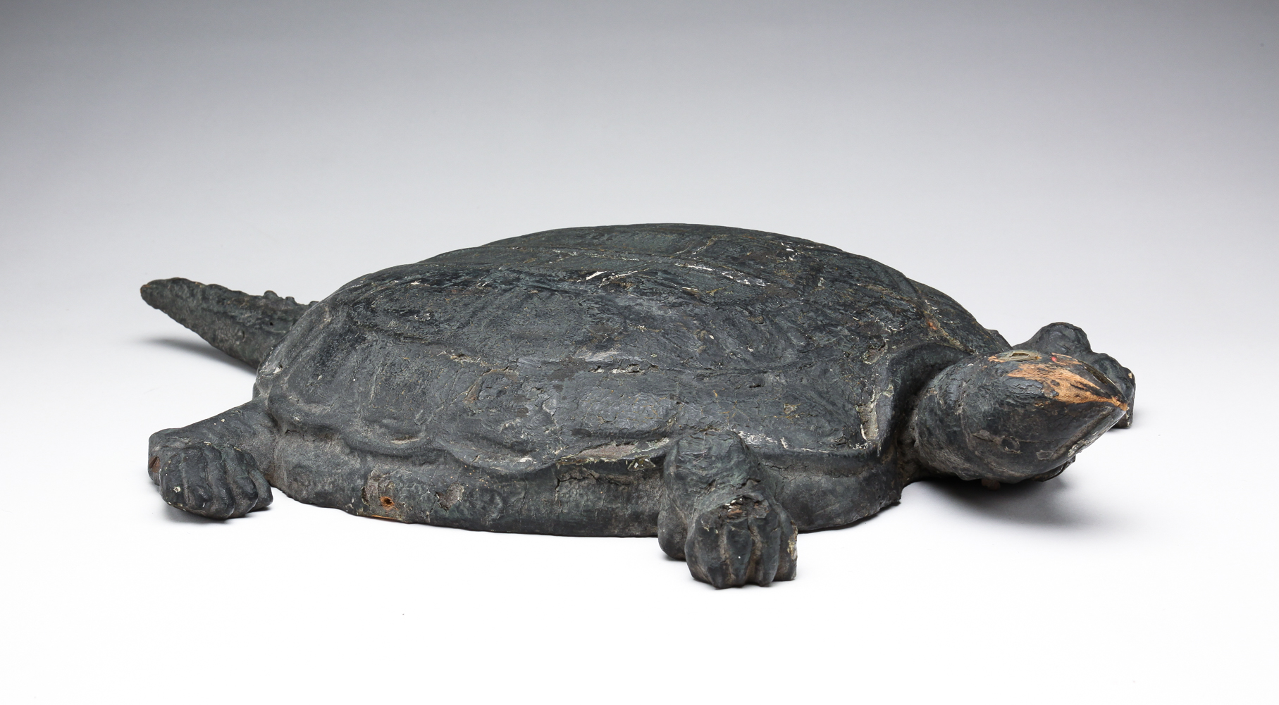 AMERICAN CARVED WOODEN SNAPPING TURTLE.