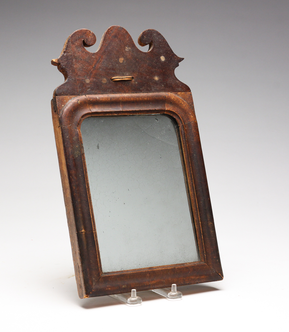 QUEEN ANNE MIRROR Probably American  2dfd35