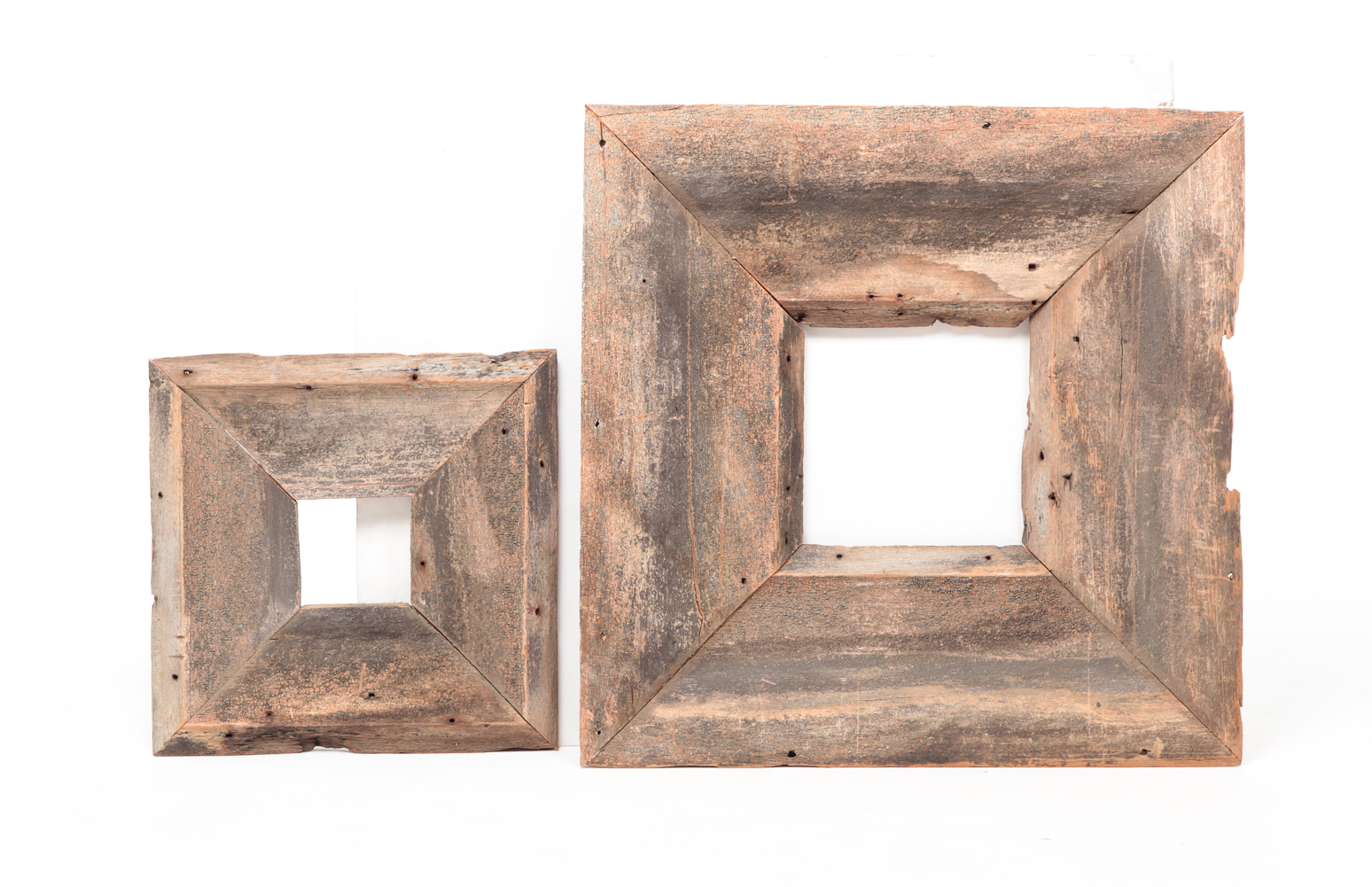 TWO AMERICAN RUSTIC PICTURE FRAMES  2dfd64