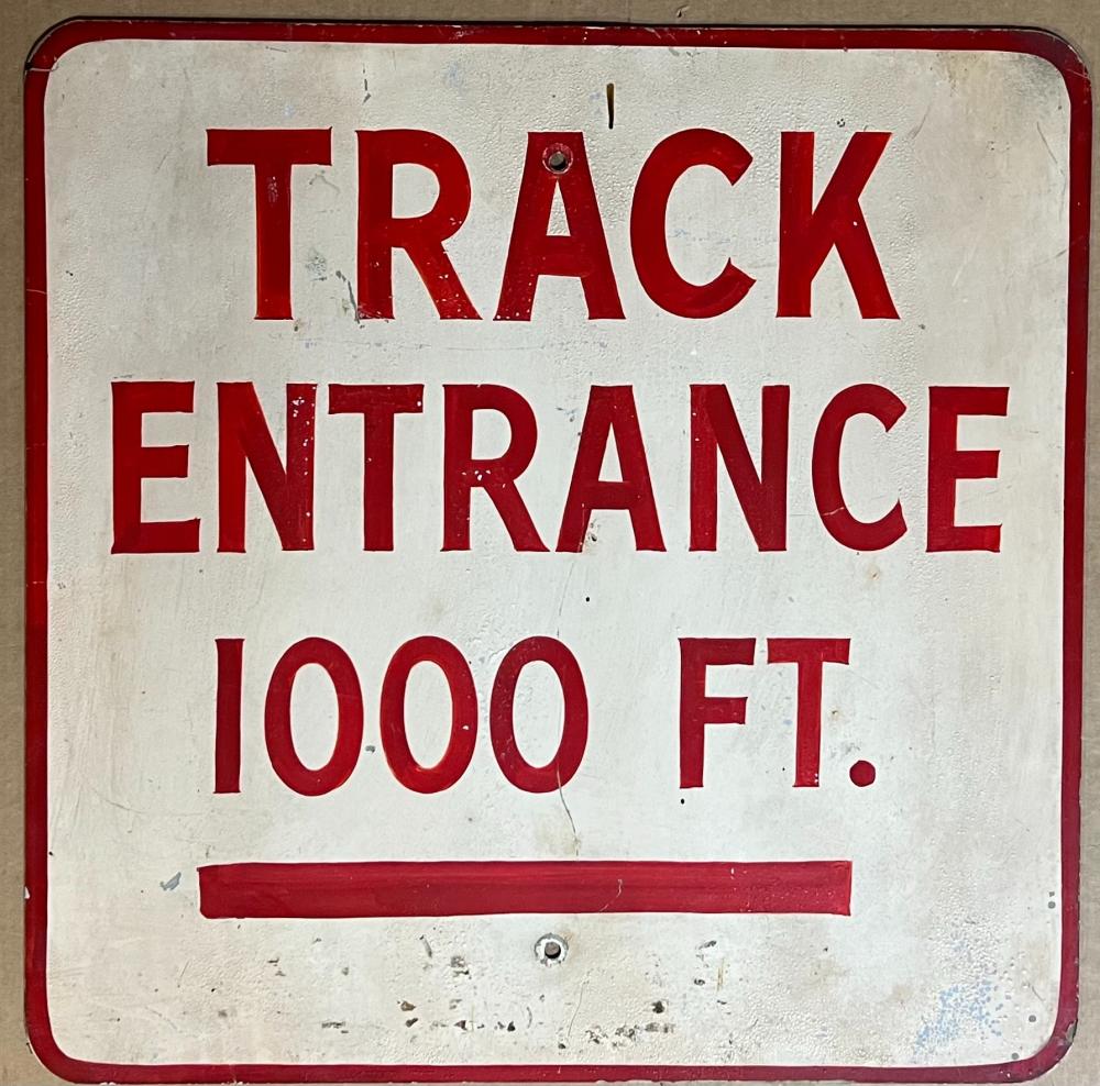 TRACK ENTRANCE 1000 FEET SIGN  2e2930