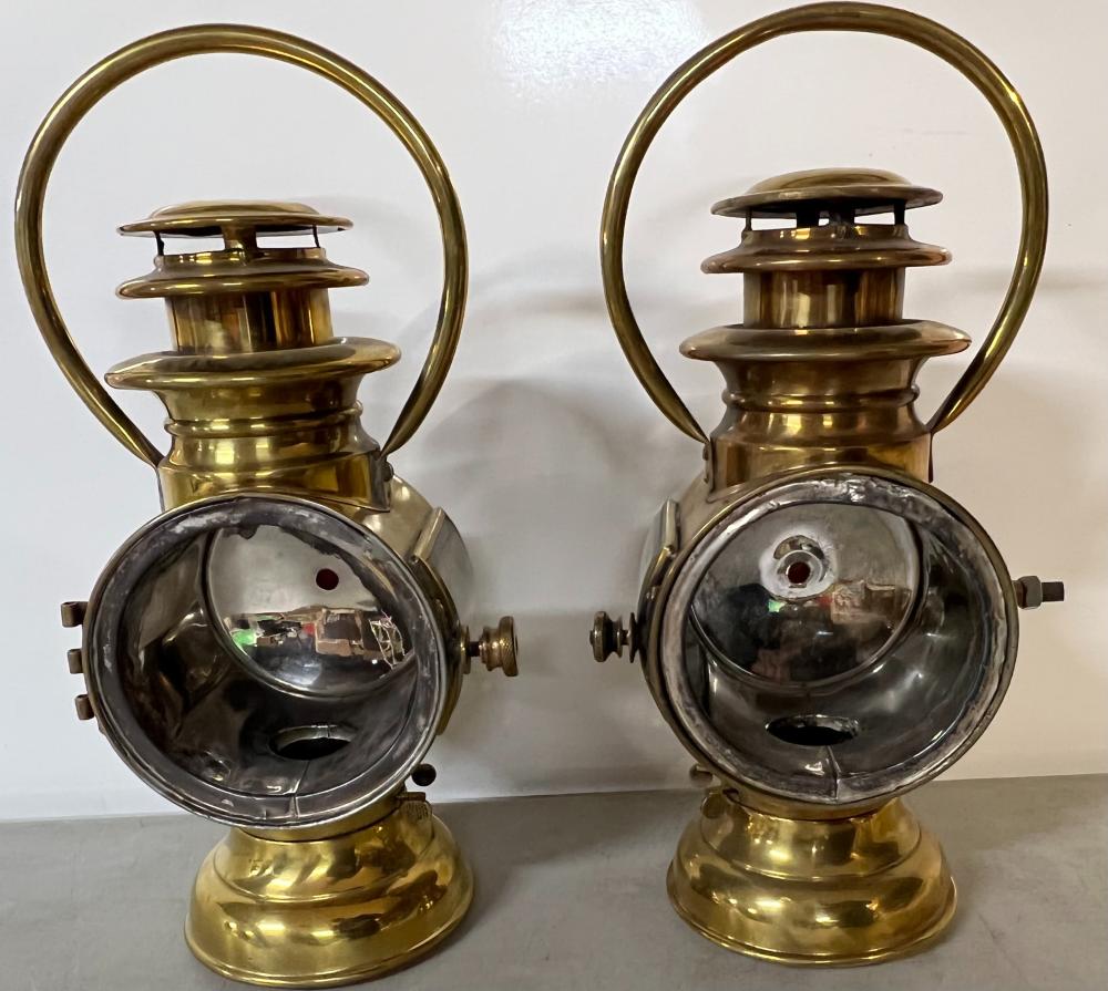 PAIR OF GRAY AND DAVIS 19 BRASS 2e29e0