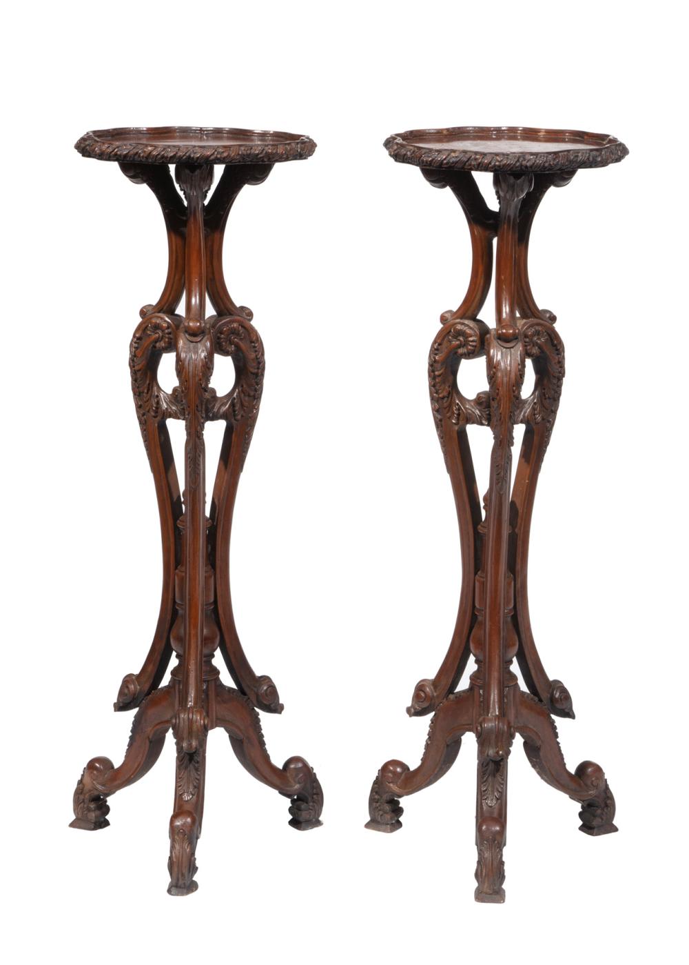 PAIR OF ENGLISH CARVED MAHOGANY 2e2e6d