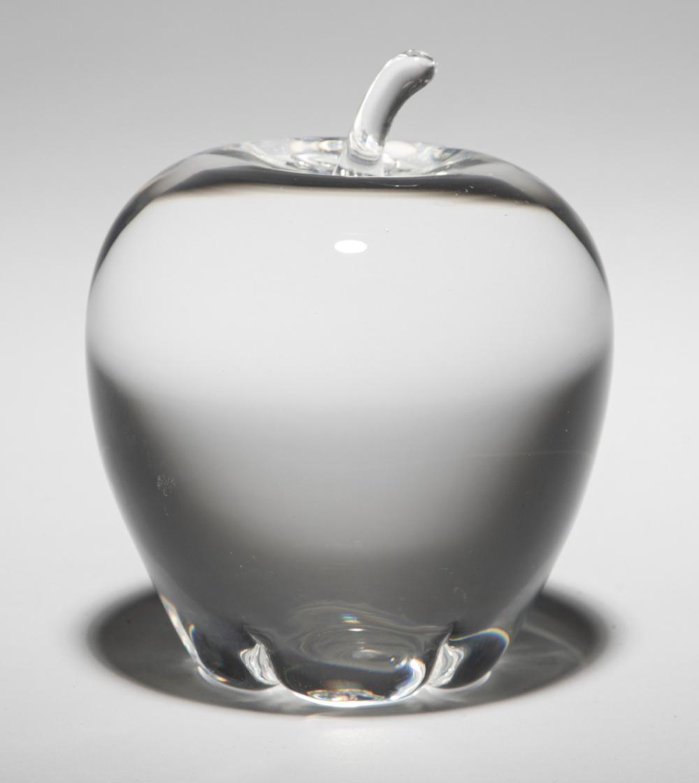 STEUBEN GLASS APPLE PAPERWEIGHTSteuben