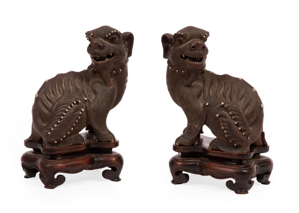 PAIR OF CHINESE ZISHA POTTERY LIONSPair 2e304b